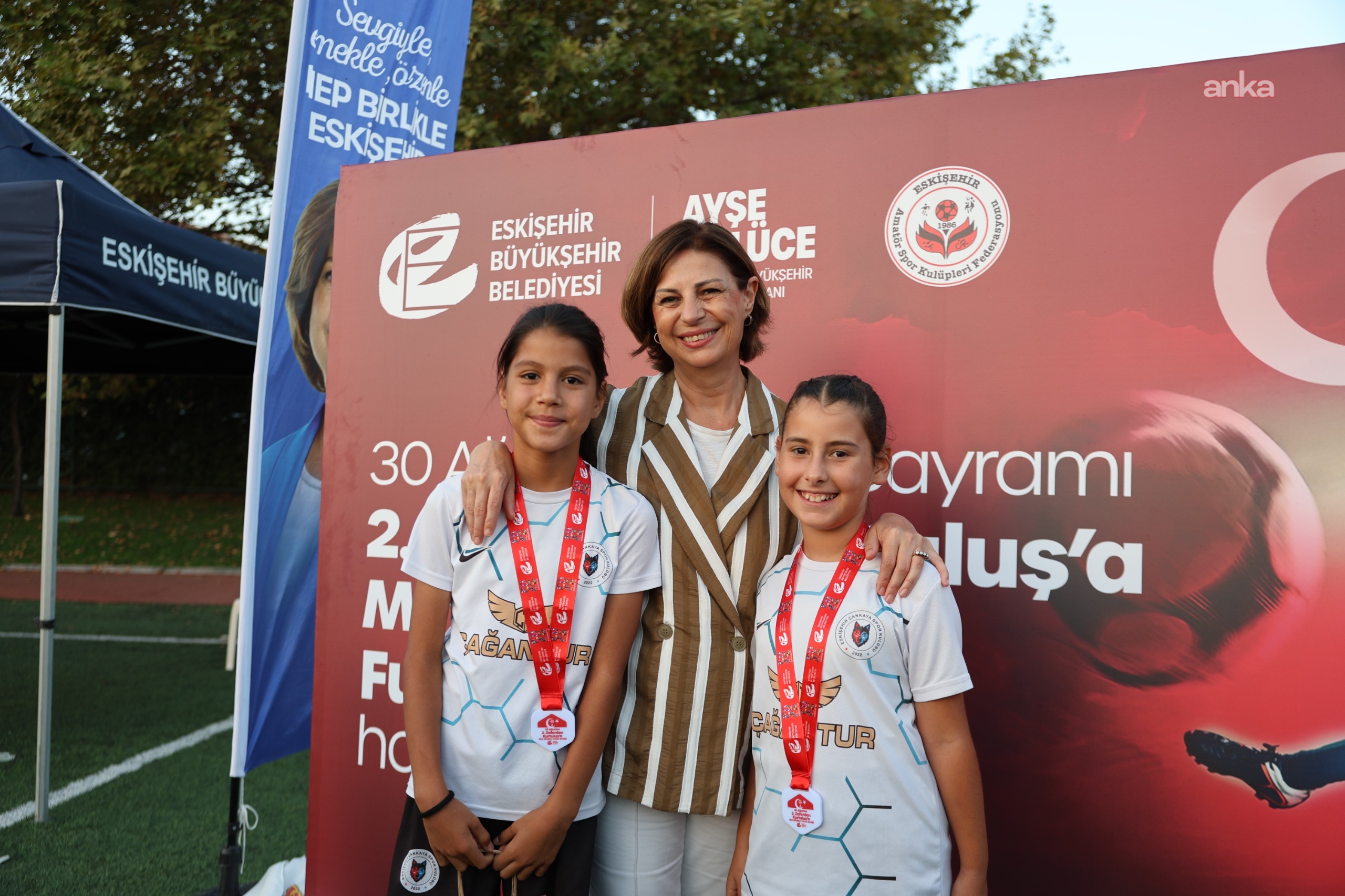 Eskişehir Büyükşehir Belediye Başkanı Ünlüce, küçük sporcuların heyecanına ortak oldu
