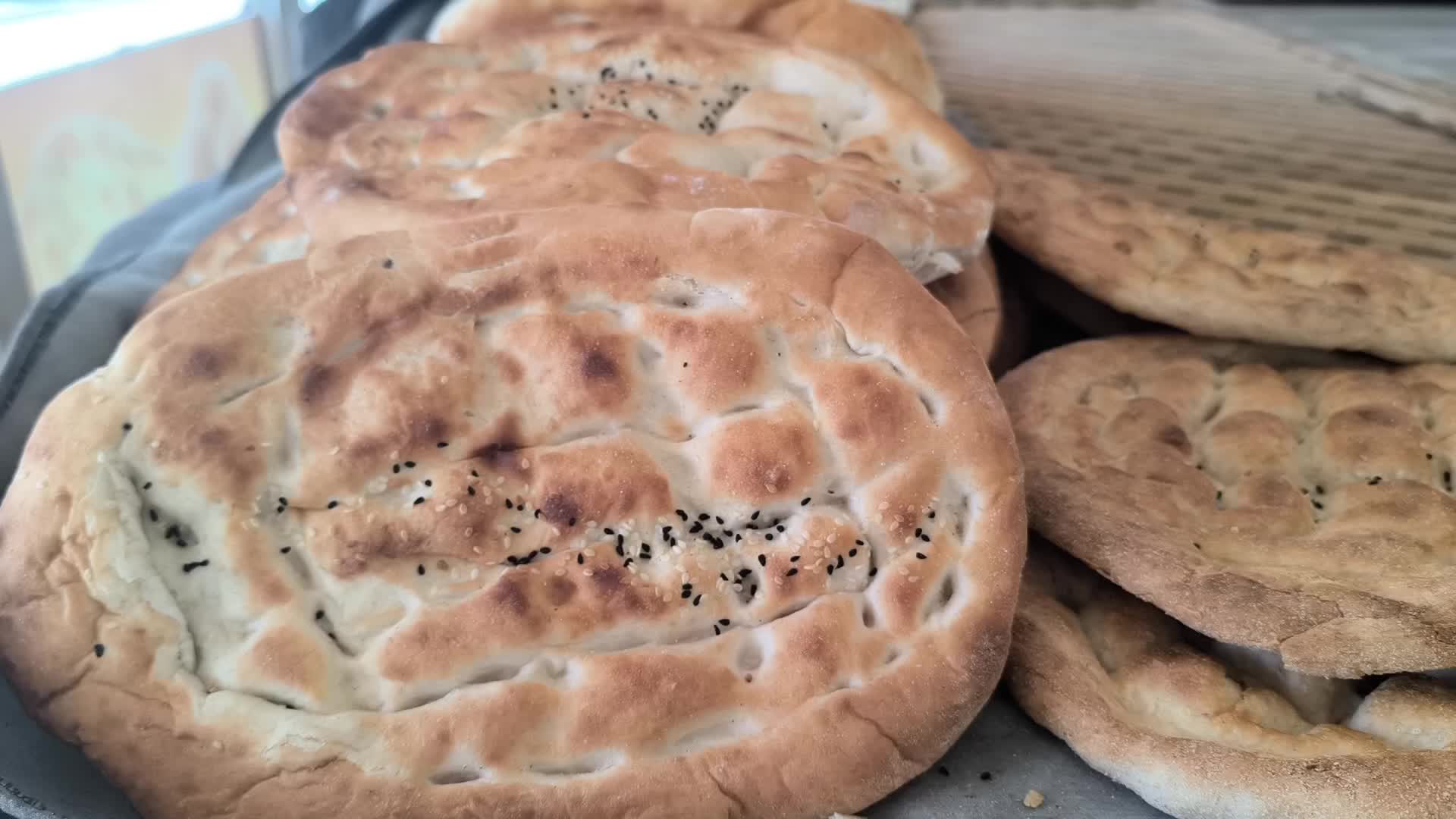 Osmaniye'de ekmeğe zam geldi: Bir ekmek yiyorduk, ondan da olduk