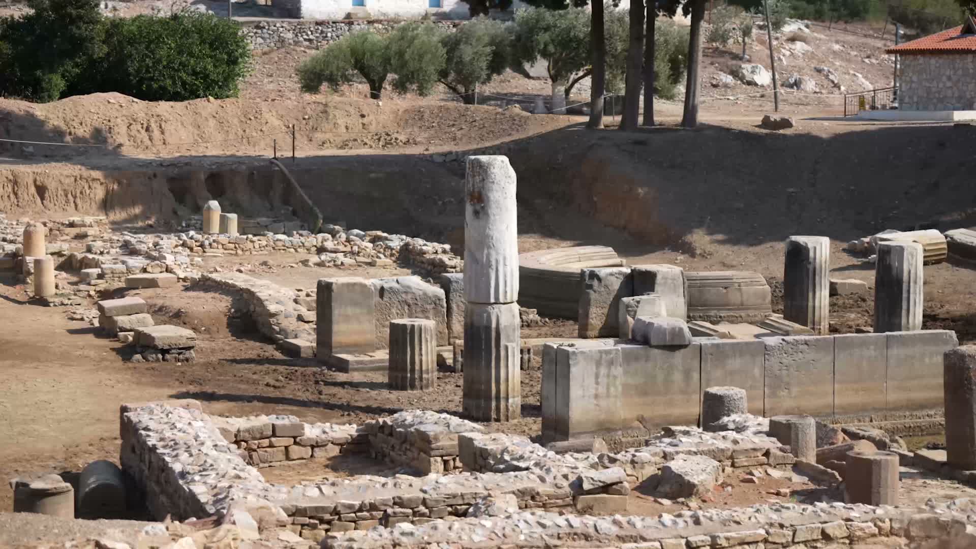 İzmir’in tarihi Büyükşehir Belediyesi’nin destekleriyle aydınlanıyor : Klaros’ta 3 bin 300 yıllık kehanetin izinde