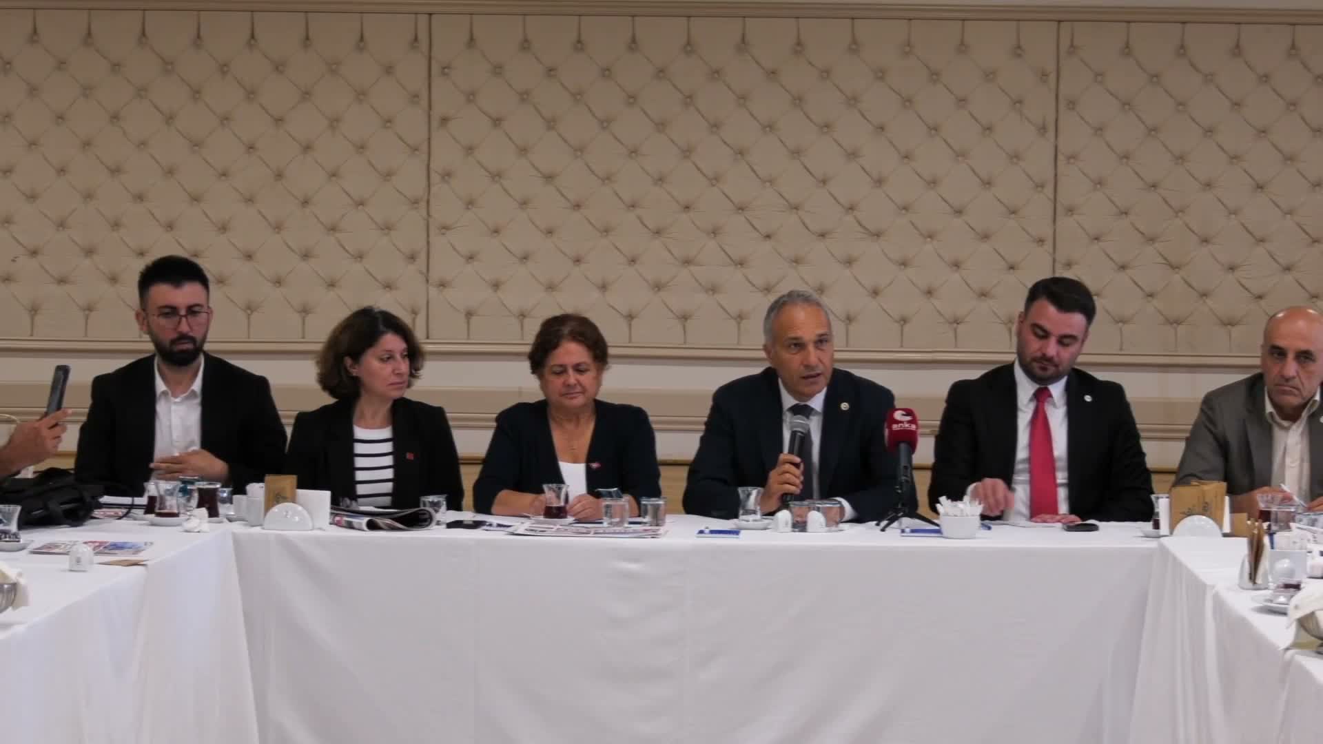 YENİ Parti'li Özçağdaş: "Üsküdar sizin yutabileceğiniz bir lokma değil, seçimler açık olarak yapılmak durumunda"