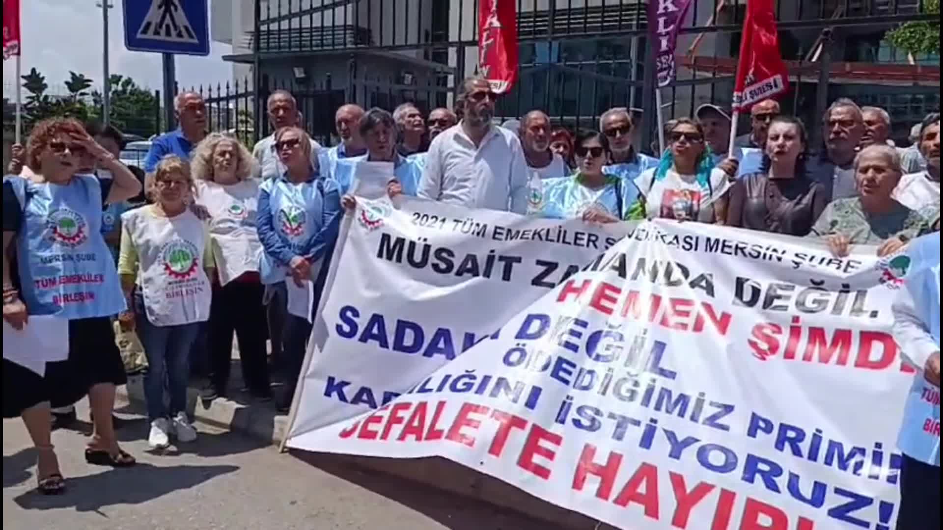Memur emeklileri, 8 bin 77 liralık seyyanen zamma ilişkin AYM'deki yargı sürecinin hızlandırılmasını talep ettiler