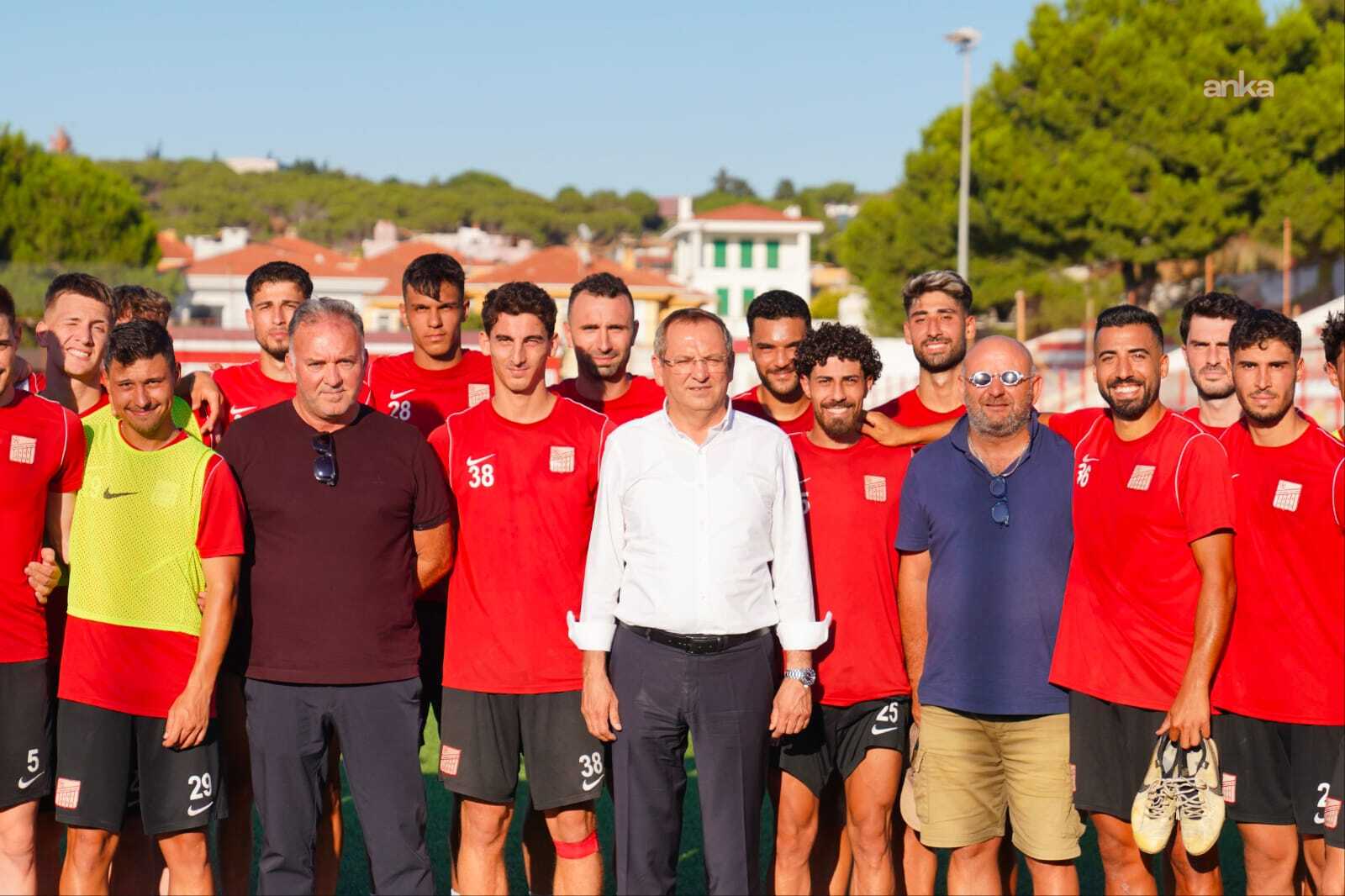 Ayvalık Belediye Başkanı Ergin'den Ayvalıkgücü Belediyespor’a moral ziyareti