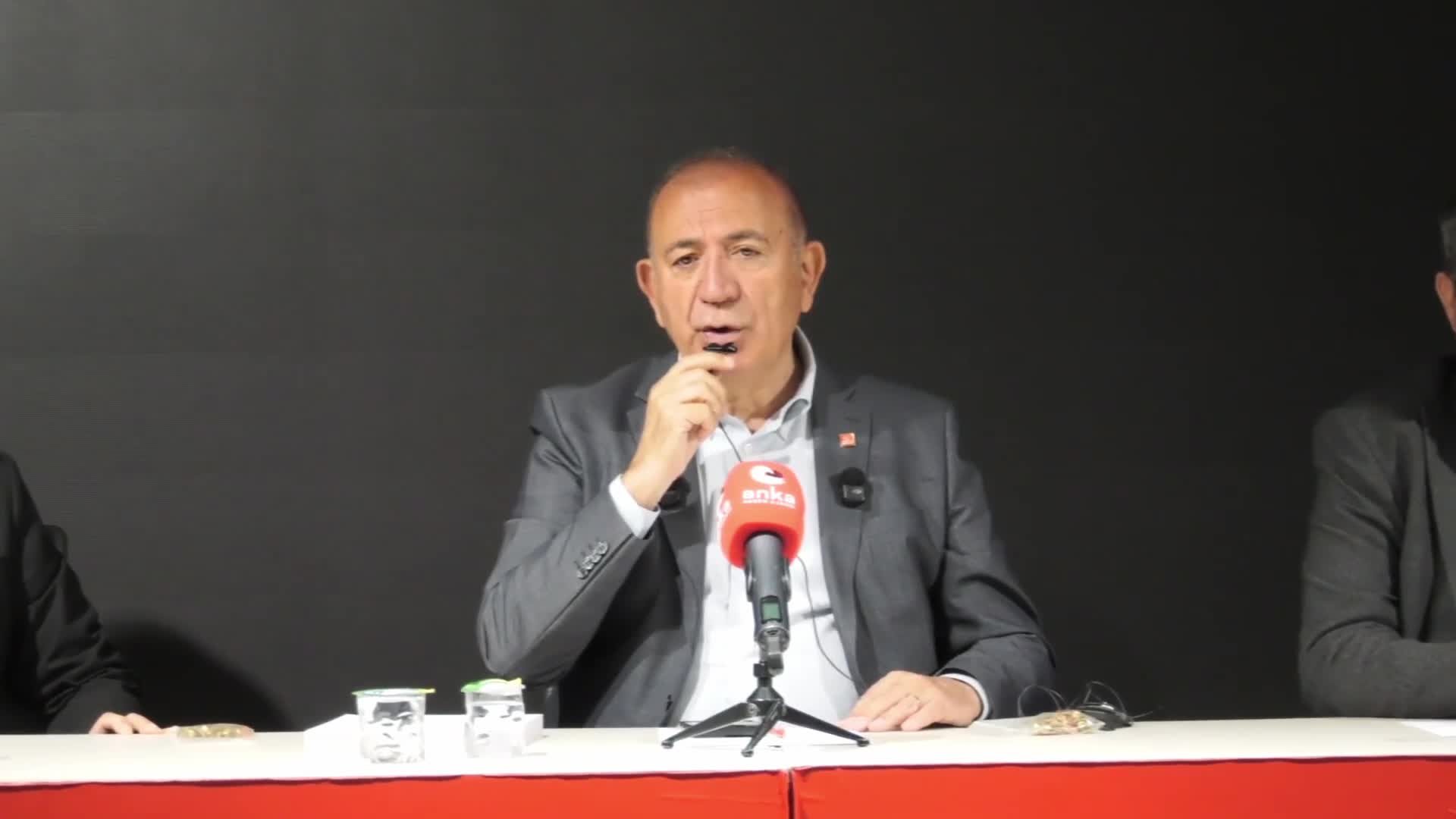 Gürsel Tekin'den bazı CHP'lilere: Kılıçdaroğlu, sizi var eden liderinizdir. Onun döneminde tek bir itirazınızı duymadım