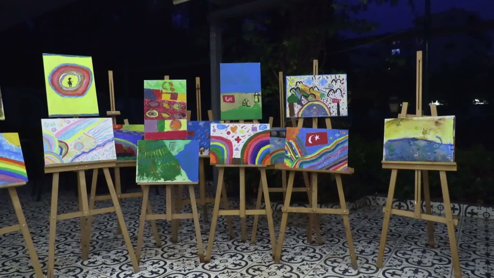 Konak’ta Cumhuriyet coşkusu çocuklar için dayanışmaya dönüştü