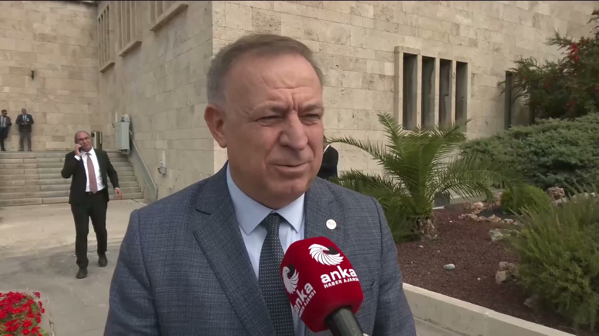 Gökan Zeybek'ten "fon krizi" değerlendirmesi: "İktidar gidici olduğunu görüyor, giderayak zenginleşmeye çalışıyor"