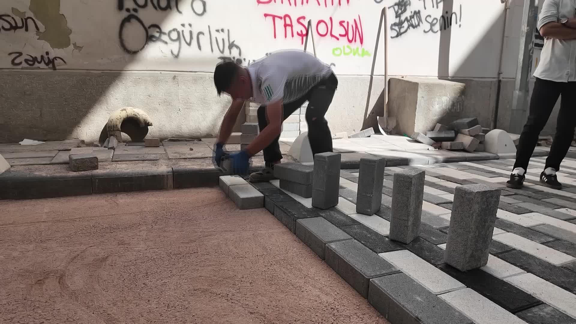 Bornova Tarihi Çarşı’da estetik dönüşüm başladı