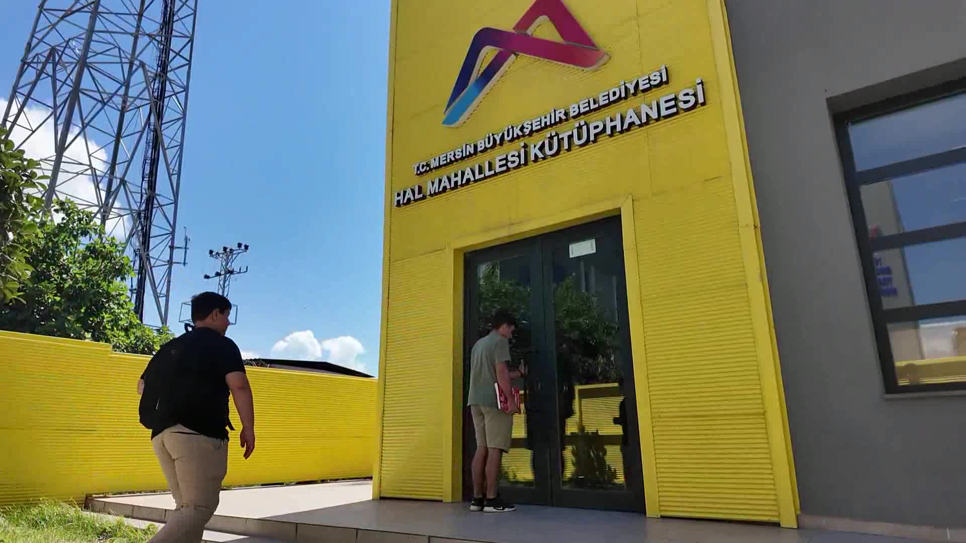 Mersin Büyükşehir Belediyesi, okuma salonları ile öğrencilerin yanında