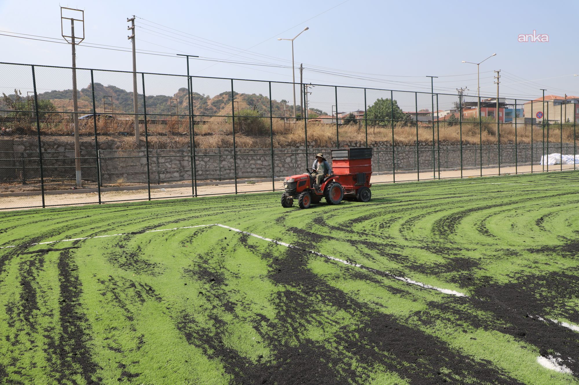 Turgutlu Belediyesi'nden Avşar Mahallesi'ne modern spor alanı