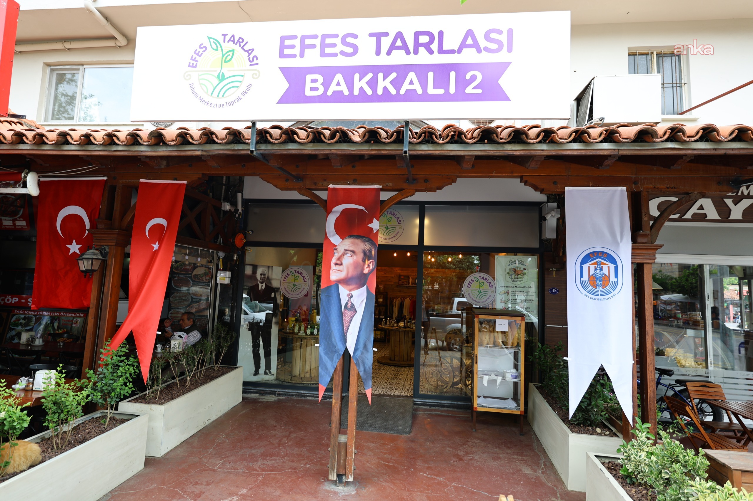 Efes Tarlası Bakkalı, ikinci şubesiyle hizmette