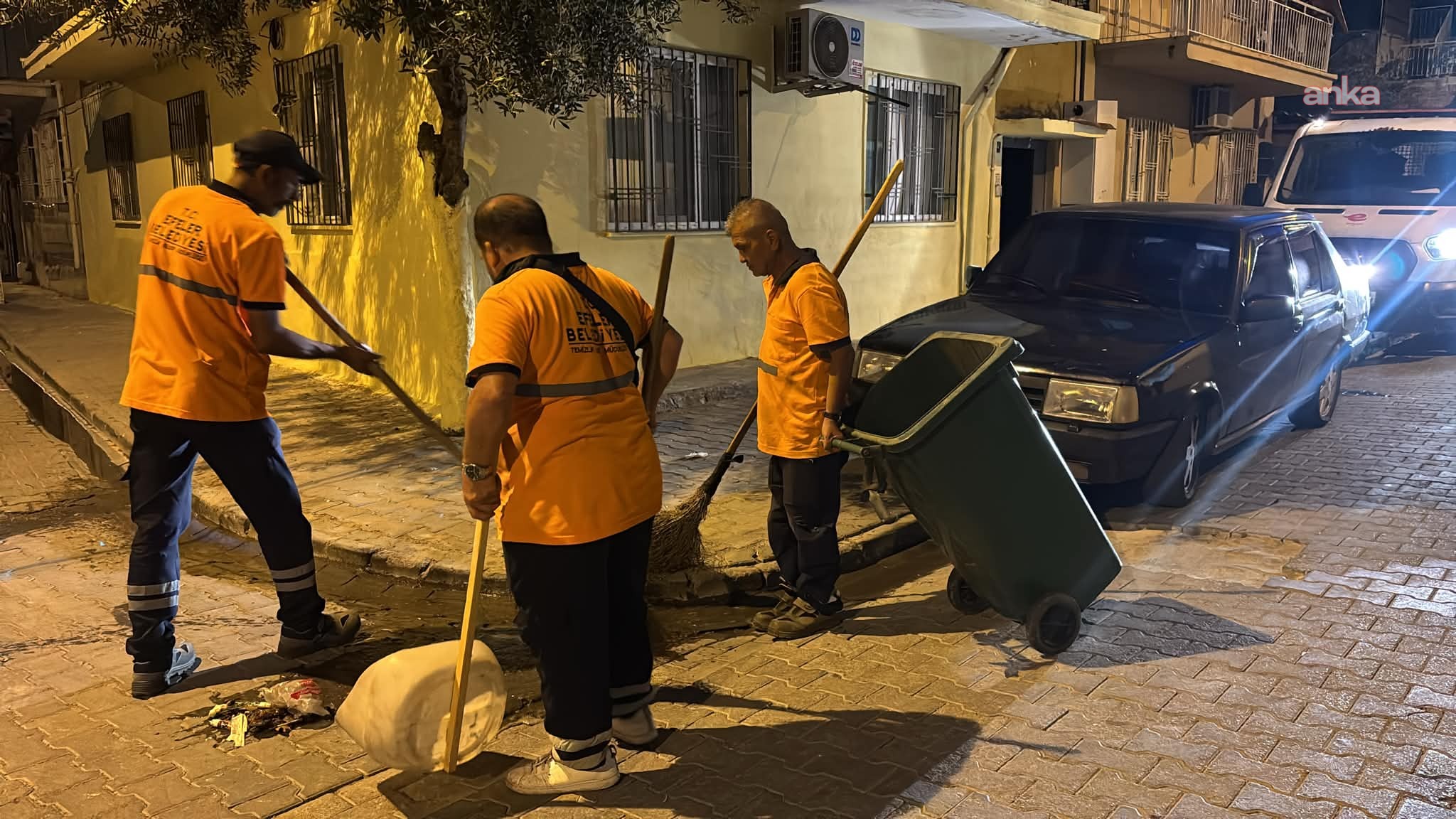 Efeler Belediyesi’nden ilçe genelinde 7/24 temizlik mesaisi