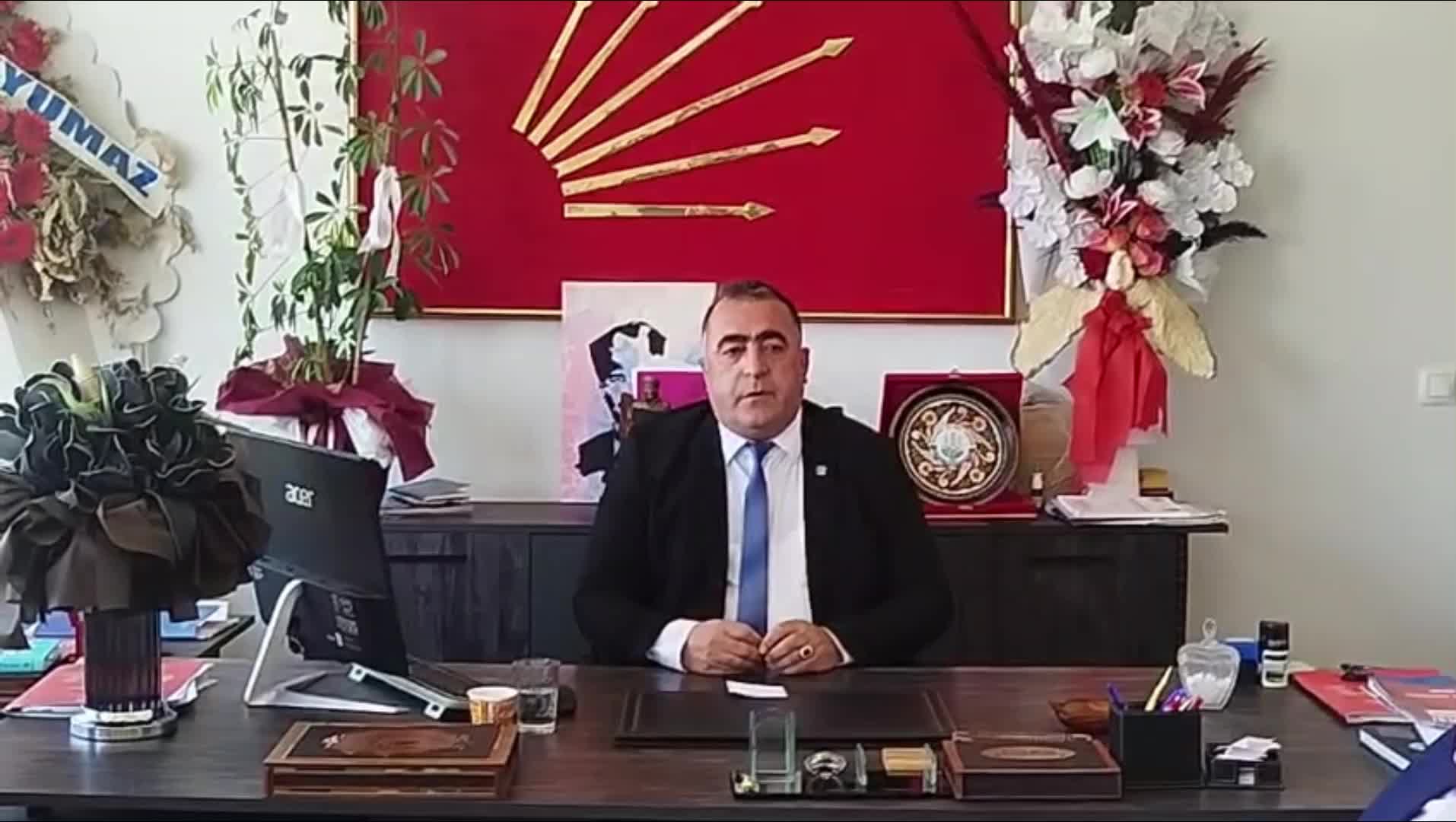 Erzurum'da Özgür Özel'in fotoğrafı kaldırıldı, 'Arınacağız' posteri asıldı