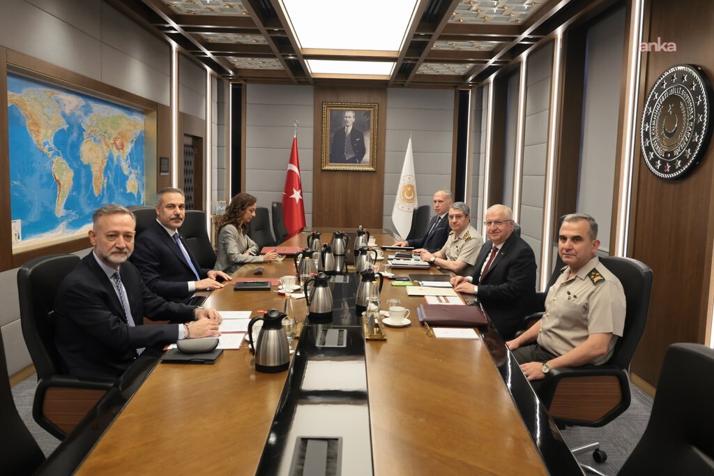 Yaşar Güler ile Hakan Fidan MSB'de bir araya geldi
