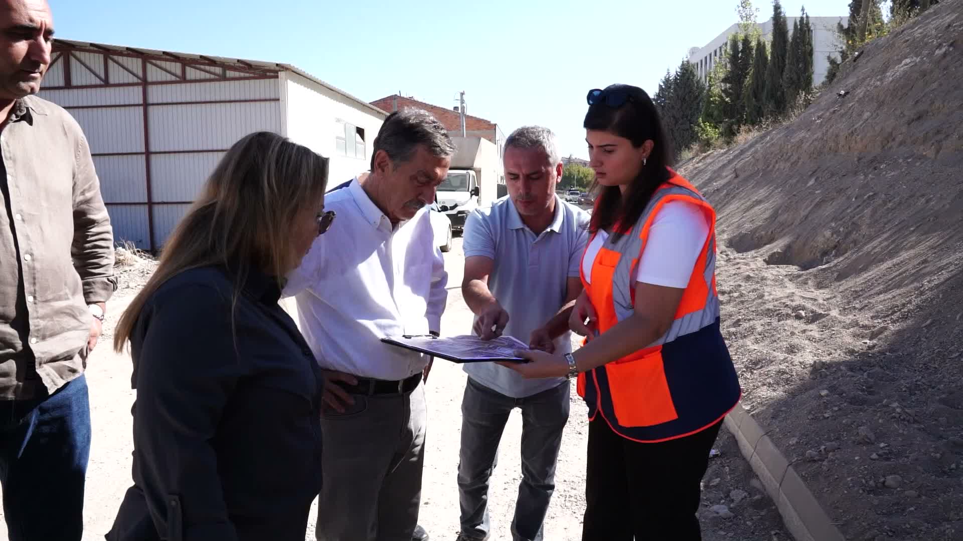 Tepebaşı Belediye Başkanı Ataç, mahallelerde devam eden çalışmaları denetledi
