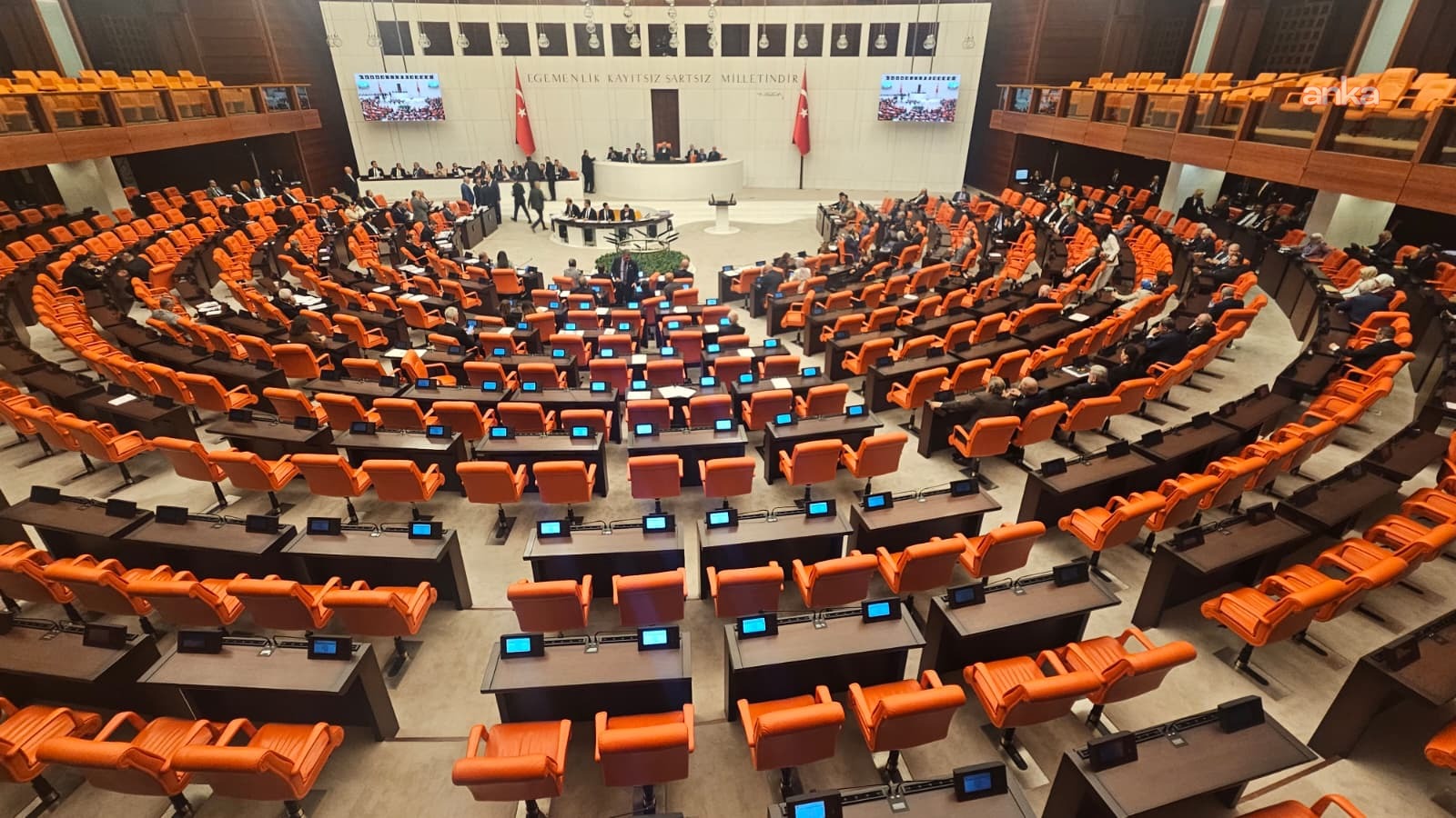 TBMM Genel Kurulu'nda Uzman Erbaş Kanunu ile Bazı Kanunlarda Değişiklik Yapılmasına Dair Kanun Teklifi görüşmelerinde içtüzük polemiği