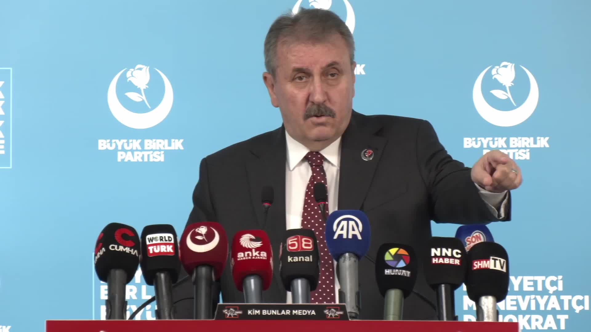Mustafa Destici: "Eski Mardin Büyükşehir Belediye Başkanı siyasi bölücüdür, terör destekçisidir"