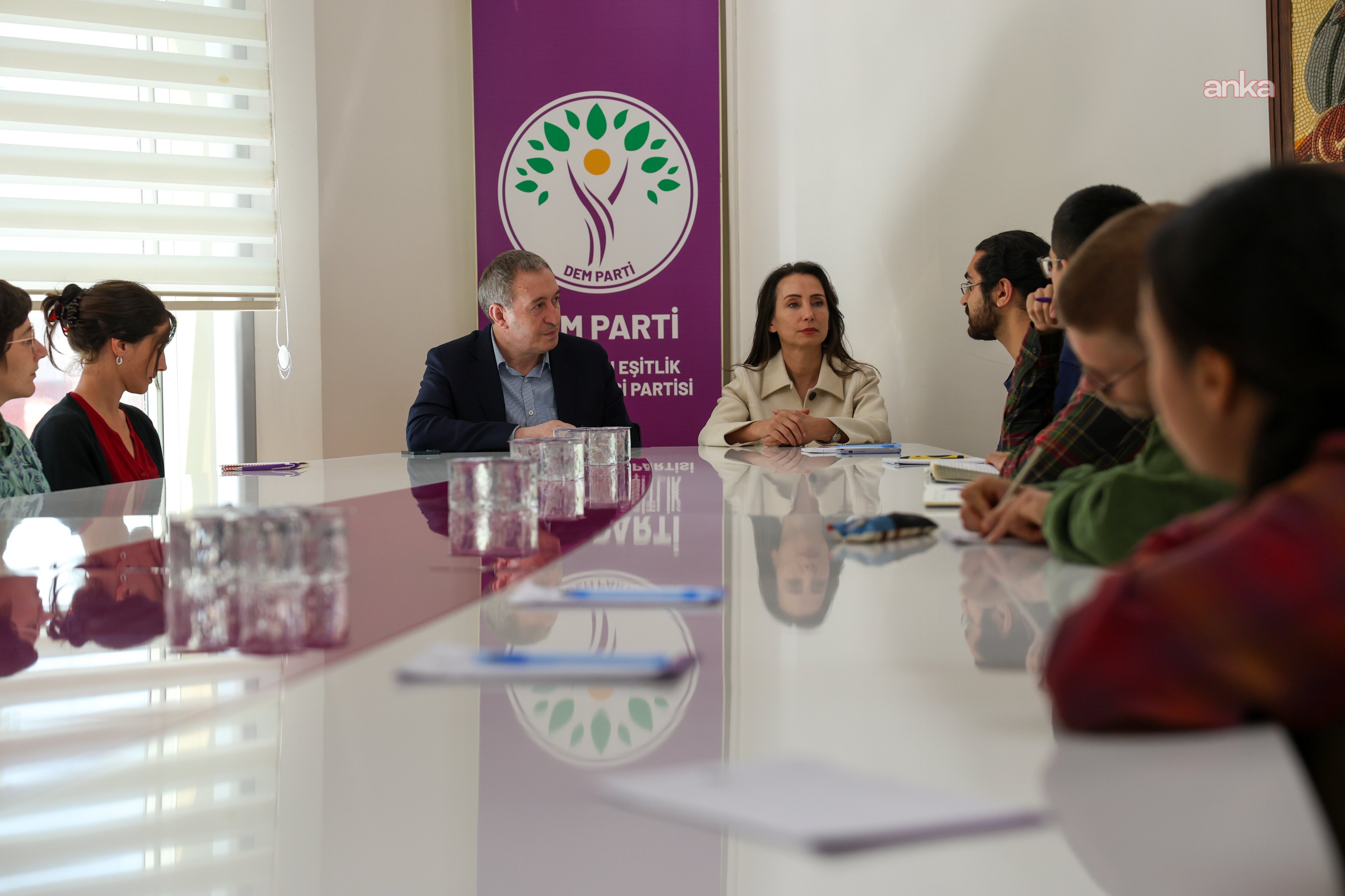 Hatimoğulları ve Bakırhan, Enternasyonal Gençlik Heyeti ile görüştü