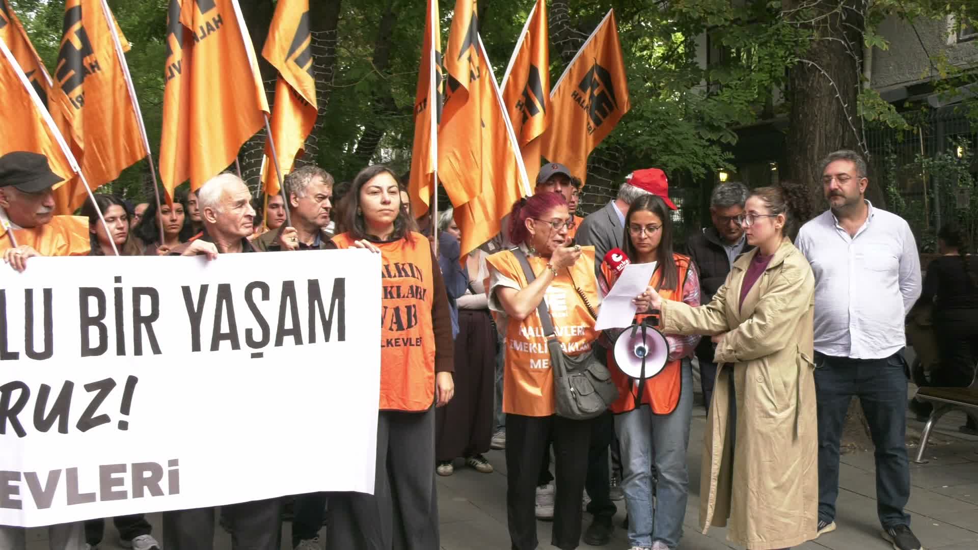Ankara Halkevleri’nden Ali Şekeroğlu için eylem: "Emekliler bir lütuf değil onurlu bir yaşam sürmek istiyor"