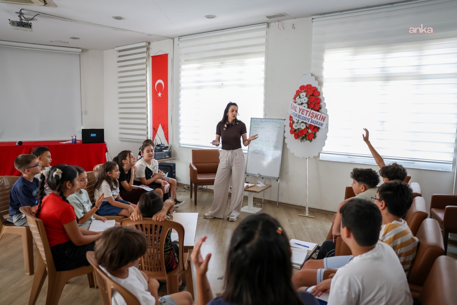 Efeler Belediyesi’nin atölyesiyle çocukların eleştirel ve yaratıcı düşünme becerileri gelişiyor