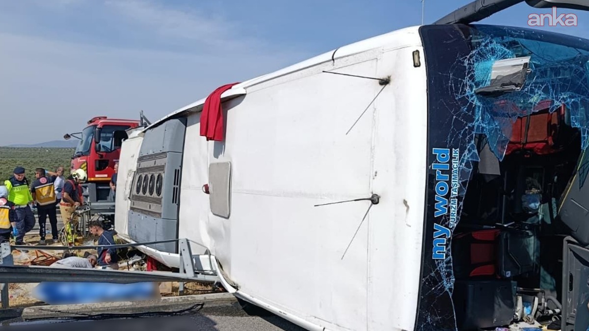 Manisa'da tur otobüsü ile çekici çarpıştı: 11 kişi hayatını kaybetti, 27 kişi yaralandı