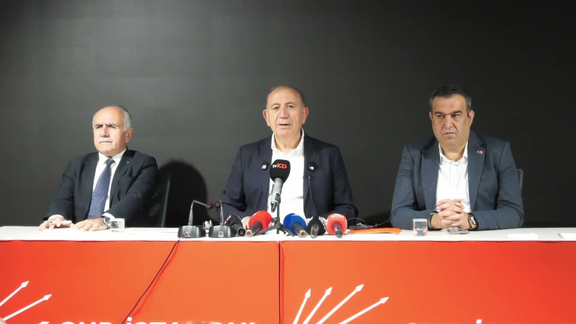 Gürsel Tekin'den Özgür Çelik'e: "Sen geçmiş dönemde o partiden bu partiye dolaşırken ben meydanlardaydım"