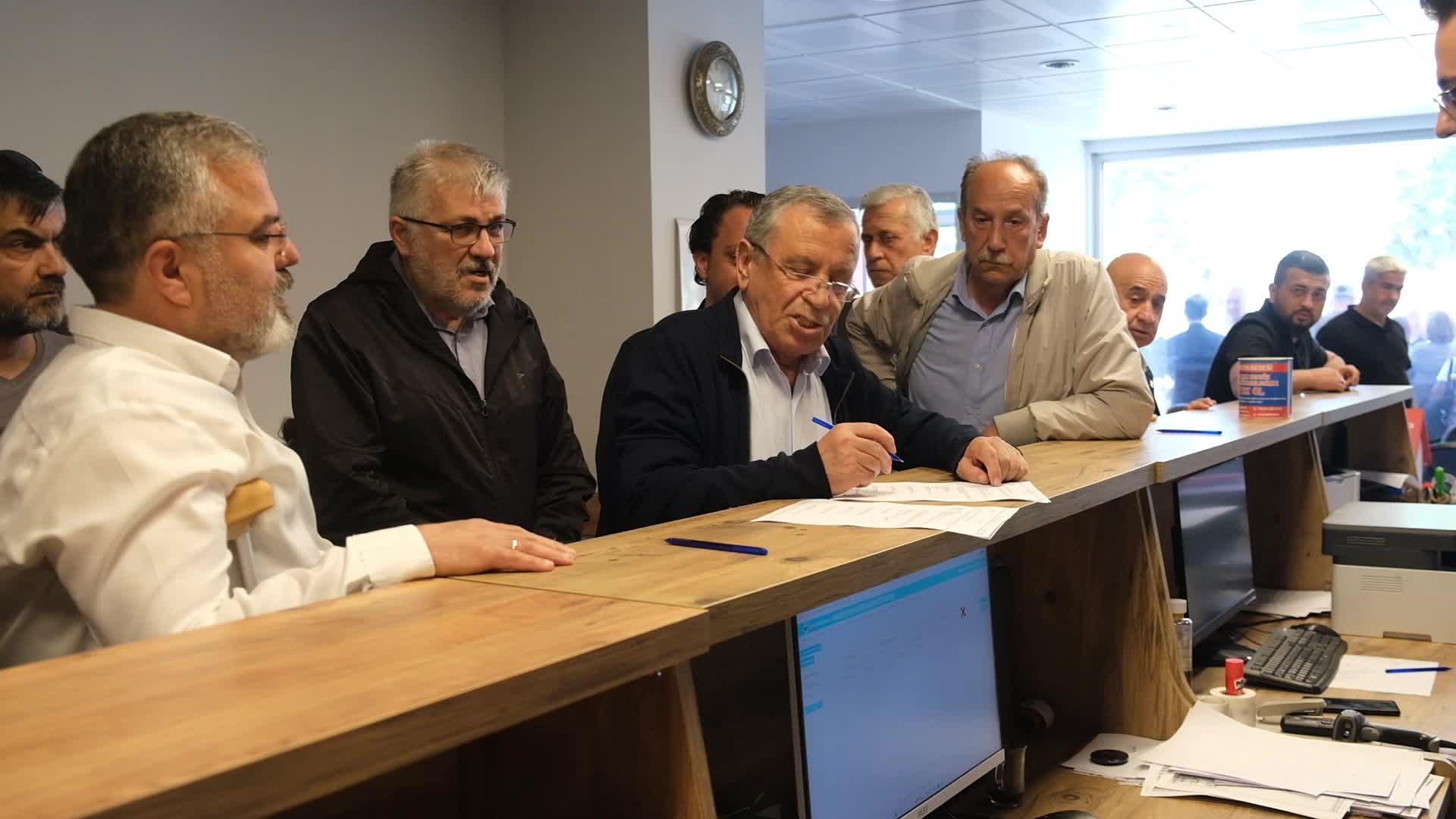 CHP Isparta’da kurultay delegelerinden tam kadro Özgür Özel’e destek imzası