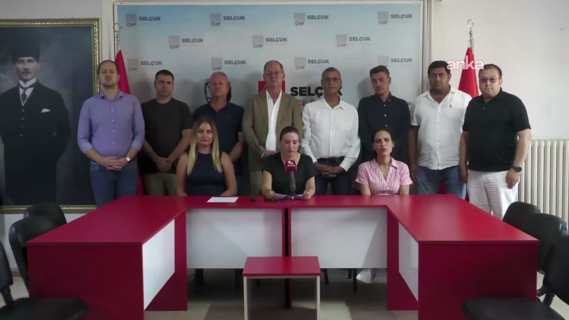 Efes Selçuk Belediye Başkanı Sengel ve meclis üyeleri, CHP'den istifa etti