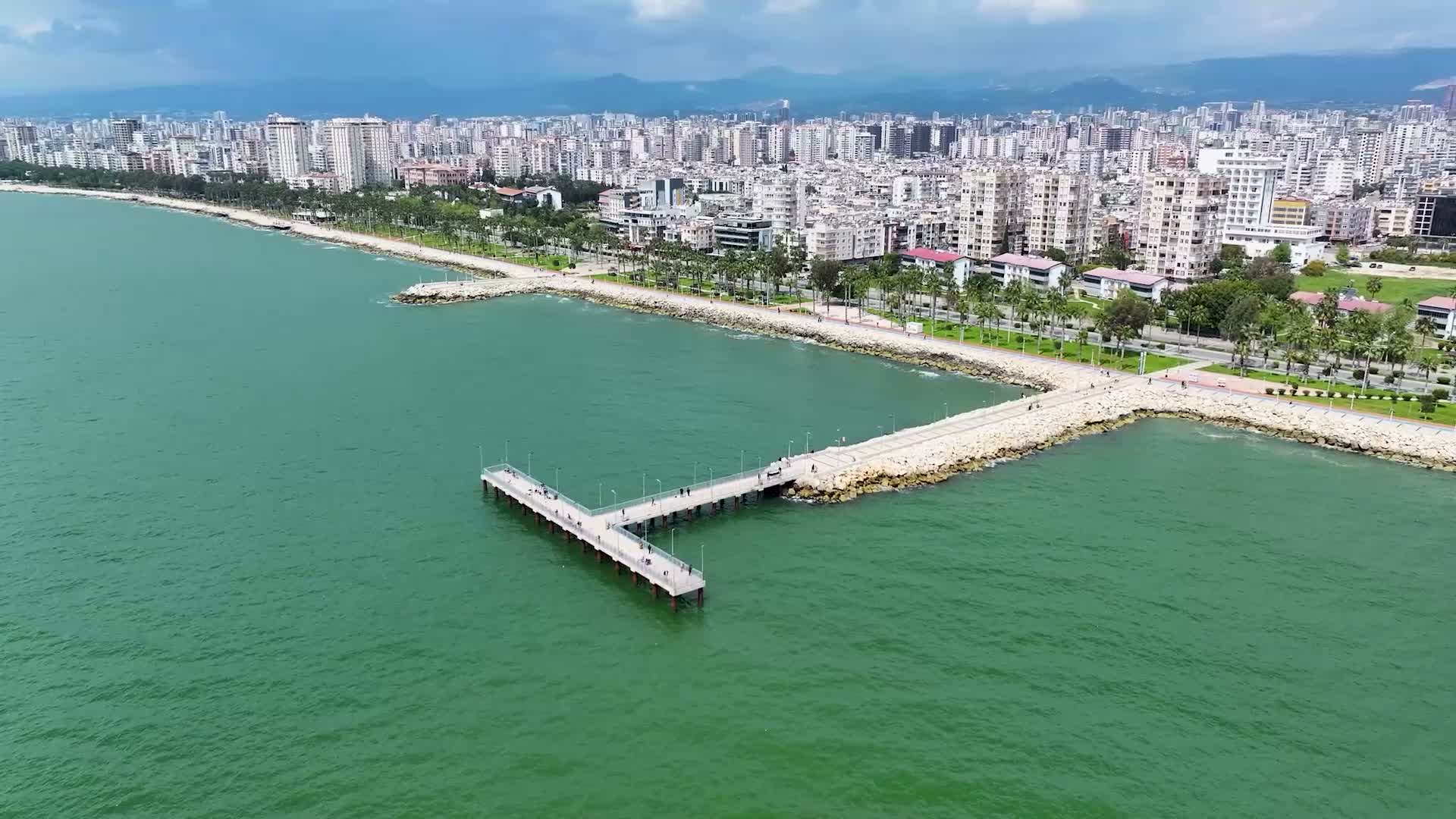 Mersin Büyükşehir Belediyesi, Kültür Park'ta rehabilitasyon faaliyetlerini sürdürüyor