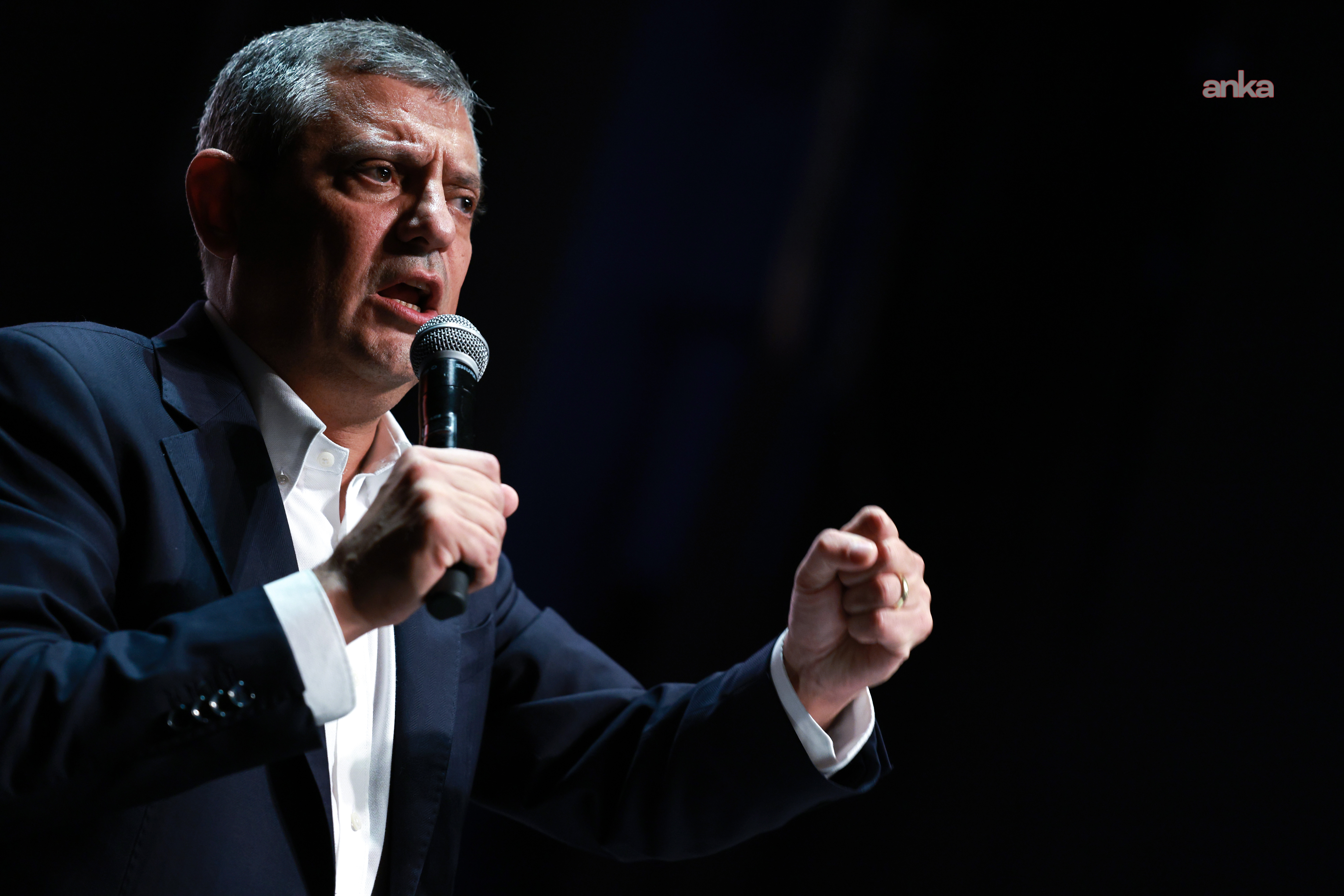 Özgür Özel'den Erdoğan'a: Senin bunlardan haberin varsa, istifa etmelisin. Haberin yoksa sandığı getirmelisin