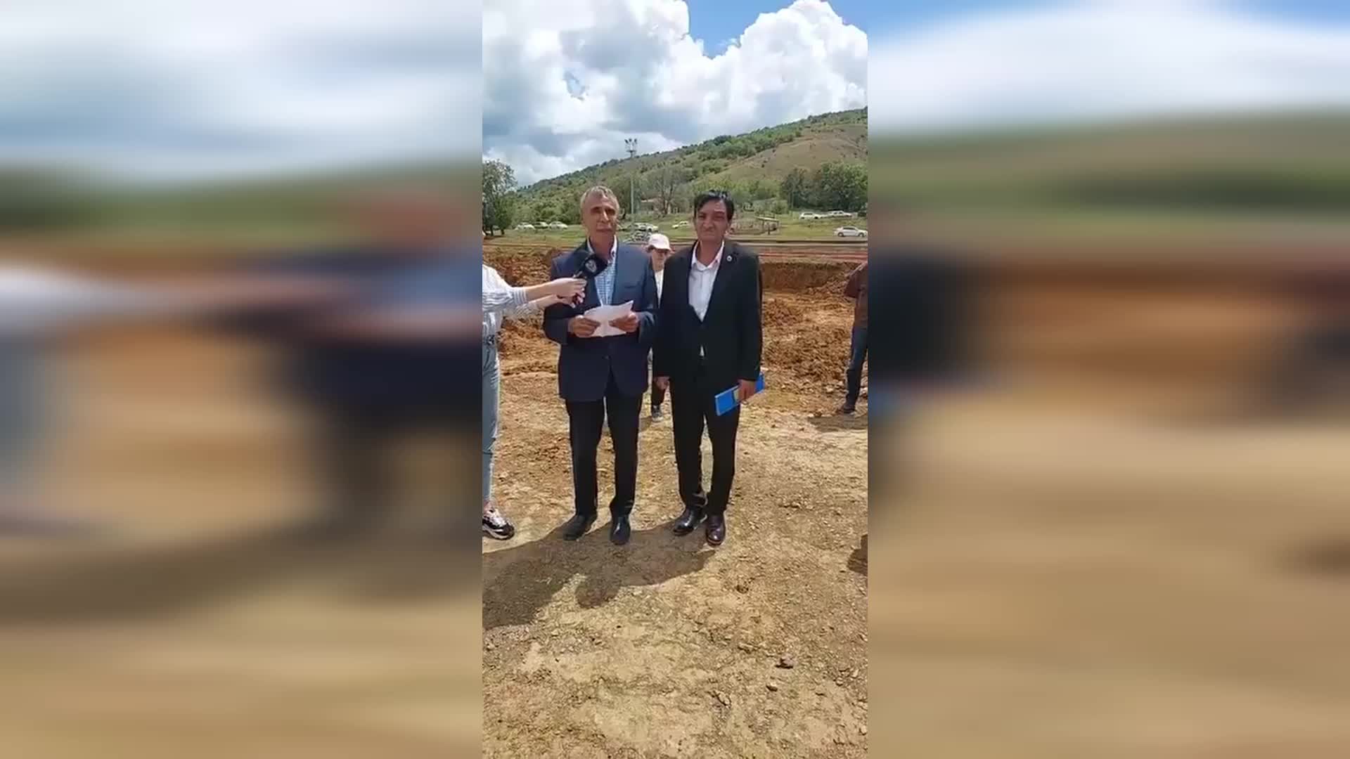 Elazığ Gezin'de vatandaşlar Cengiz Holding'in maden sevkiyatının durdurulması için eylem yaptı