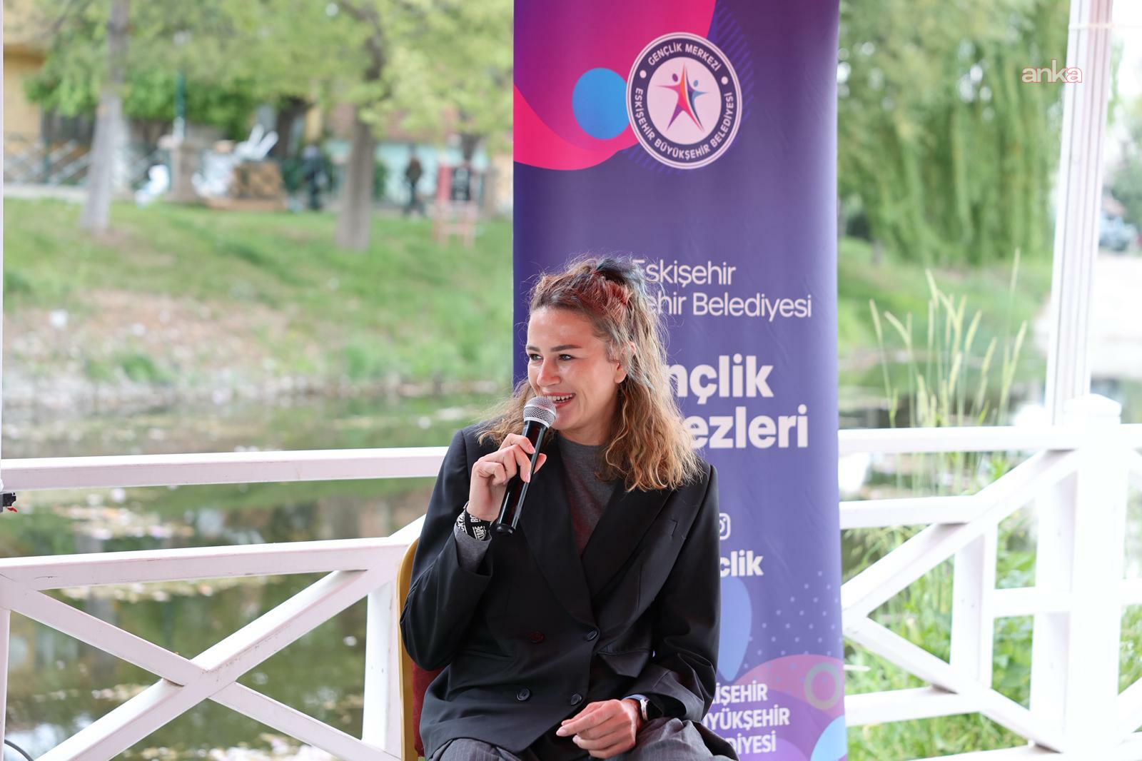 Eskişehir’de “bir sandalye, bir termos” söyleşisinde Meryem Boz’a yoğun ilgi