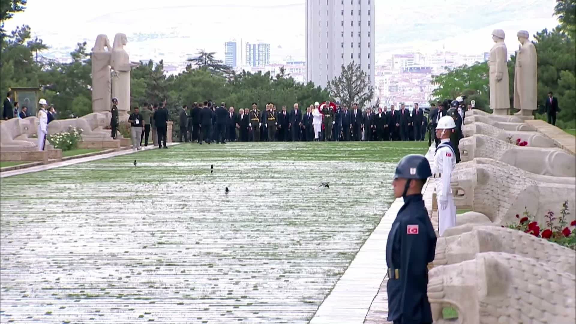 30 Ağustos Zafer Bayramı... Cumhurbaşkanı Erdoğan başkanlığındaki devlet erkanı, Anıtkabir'i ziyaret etti