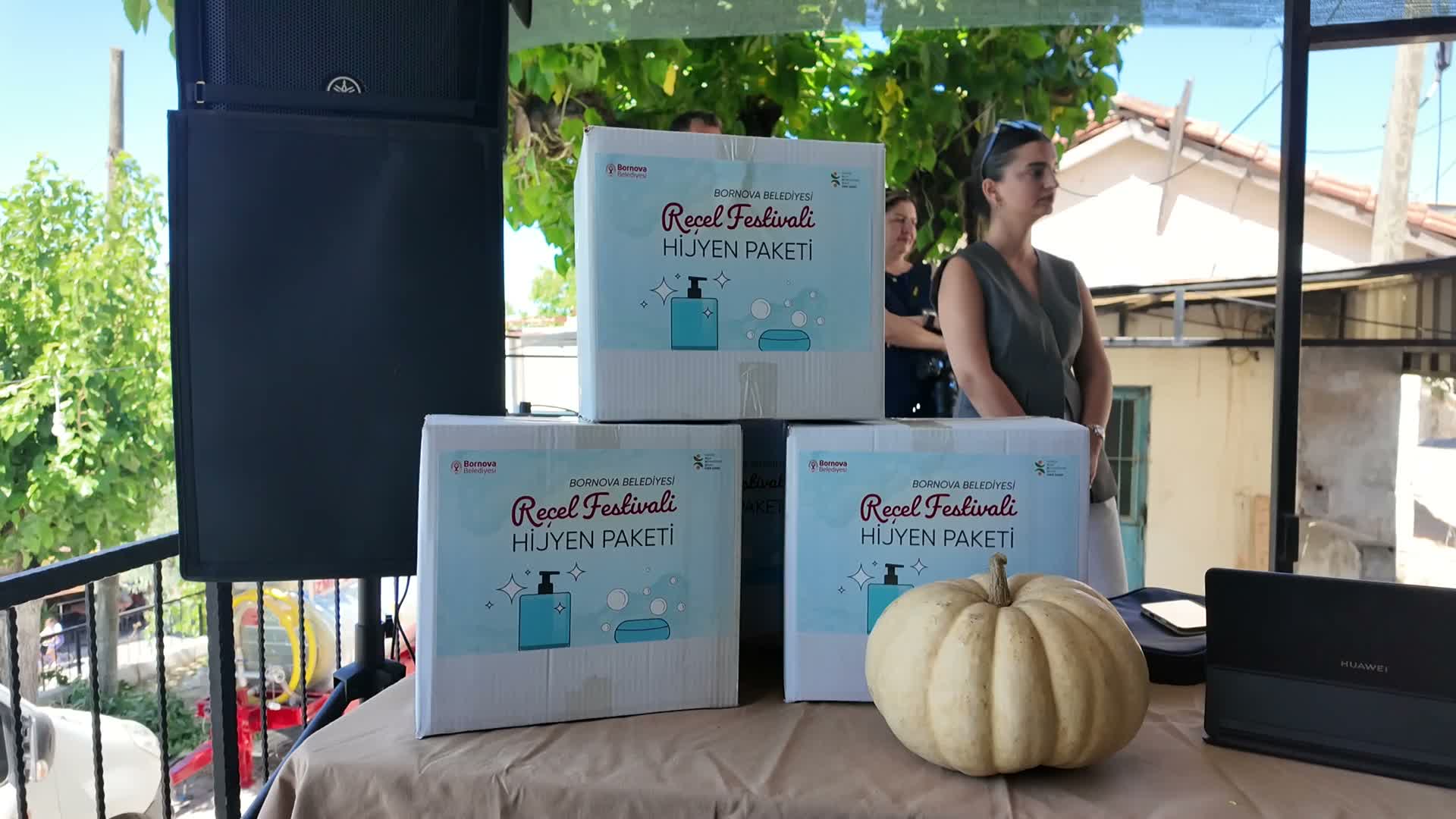 Bornova’da Reçel Festivali öncesi üreticilere hijyen eğitimi ve üretim desteği
