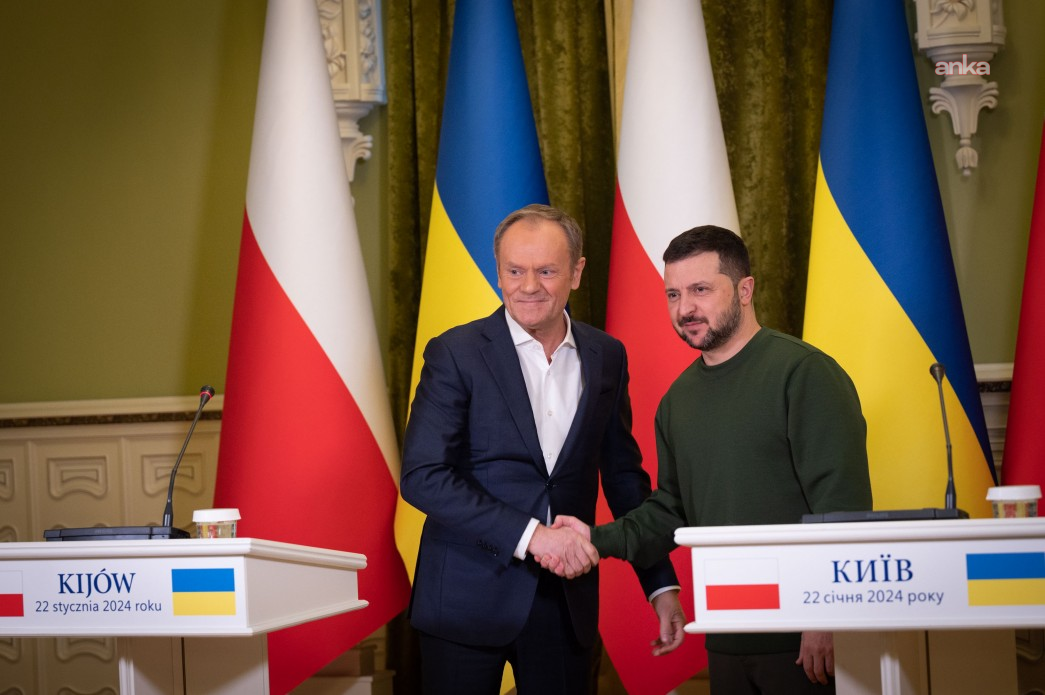 Zelenski, Tusk ile konuştu; Ukrayna, ABD ve Rusya arasında olası üçlü toplantıya hazır olduklarını belirtti