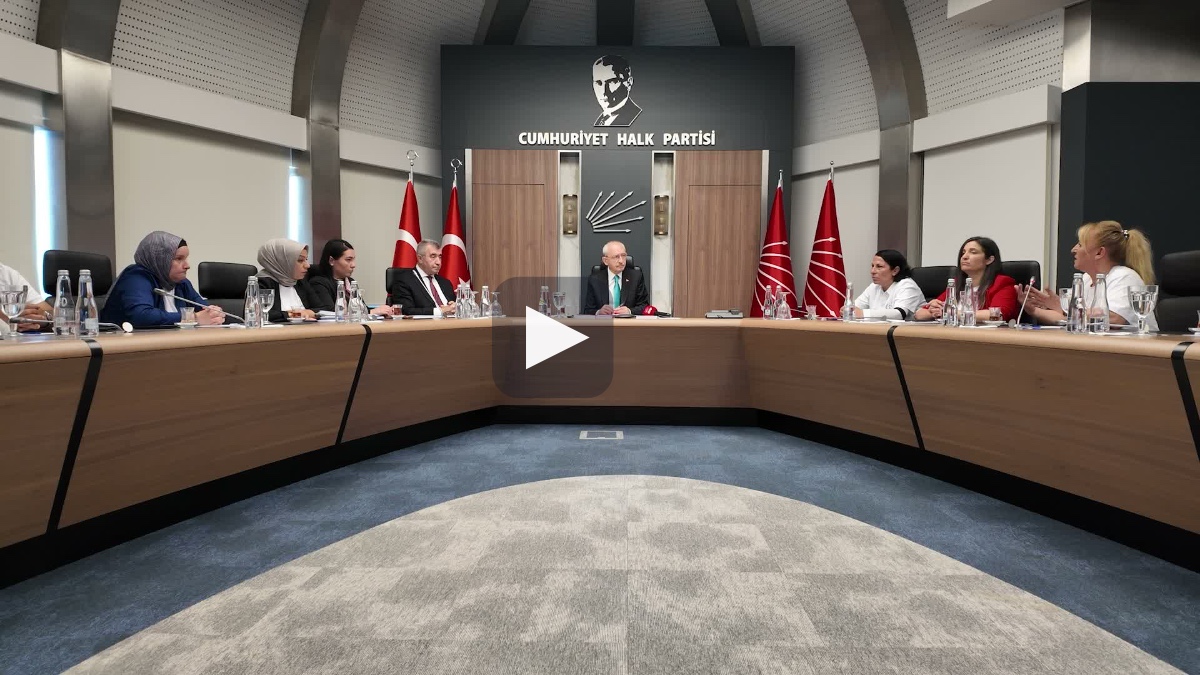 Kemal Kılıçdaroğlu, "Adalet Nöbeti" tutan aileler ile görüştü