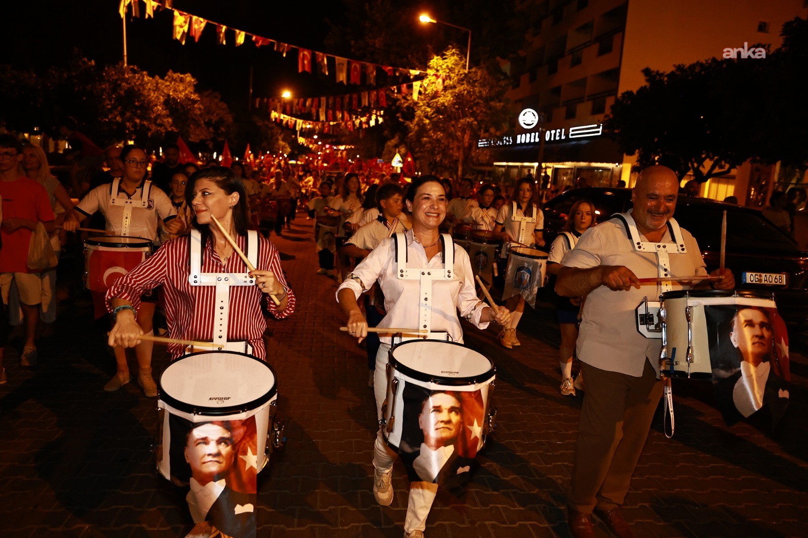 Efes Selçuk'ta 30 Ağustos coşkusu "fener alayı ve konserle" taçlandı