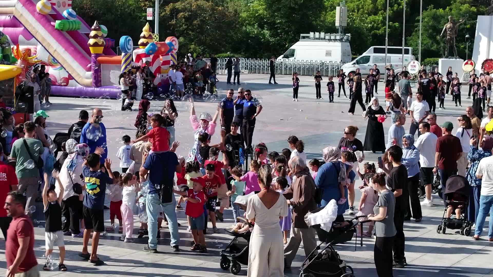 Manisa’da zafer coşkusu çocukların neşesiyle taçlandı... Lösemiyi yenen Defne'nin hayali gerçek oldu