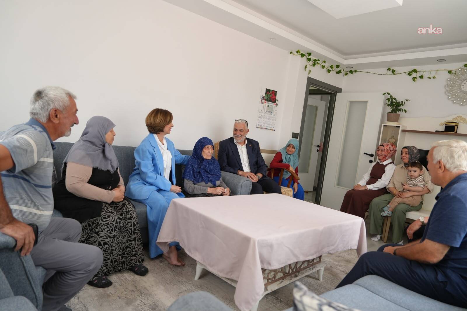 Eskişehir Belediye Başkanı Ünlüce’den 93 yaşındaki Fadime teyzeye anlamlı ziyaret