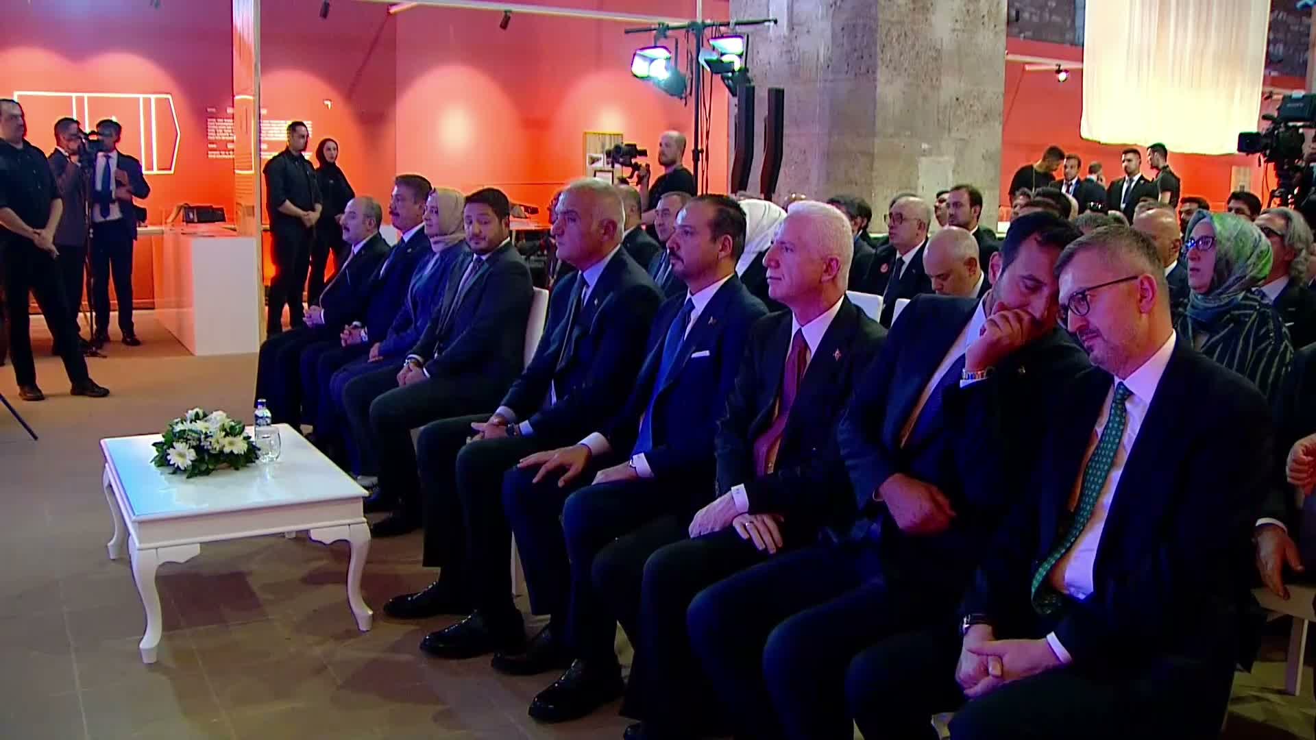Cumhurbaşkanı Erdoğan: "Bir dönem milletimizin kökleriyle bağını kesmek isteyenlerin kitaplarımızı hedef alması boşuna değil"