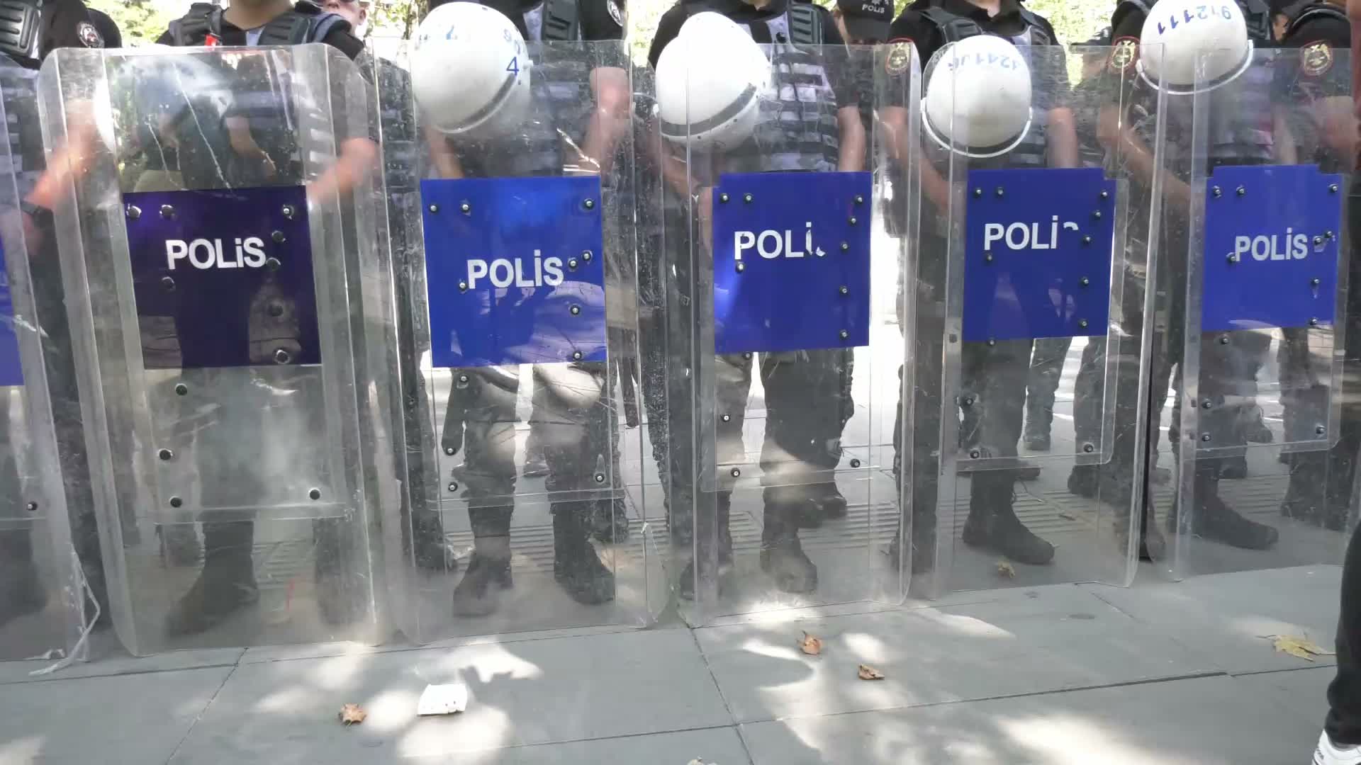Şehit yakınları ve gazilerin TBMM yürüyüşüne polis engeli