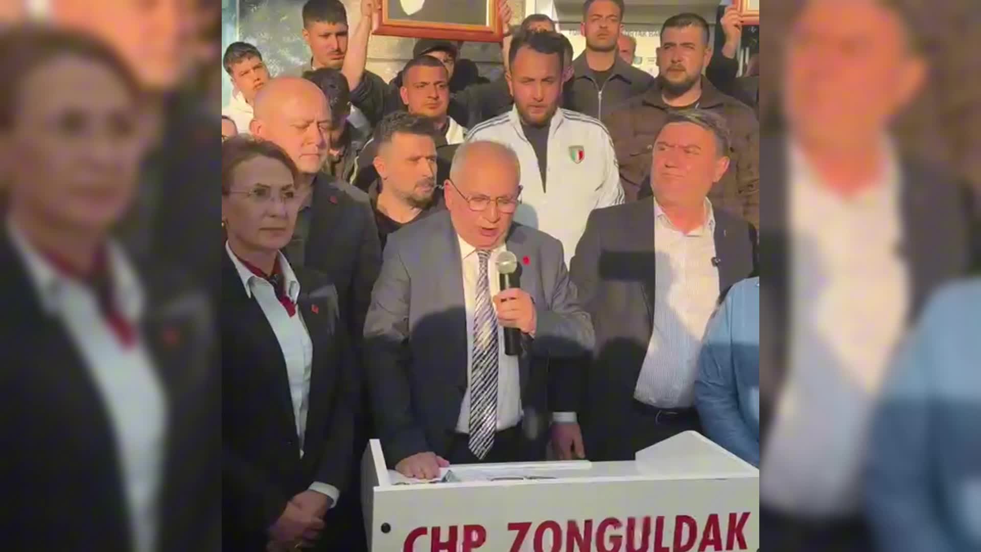 CHP Genel Merkezi'nin polis zoruyla tahliyesi Zonguldak'ta protesto edildi... Tahsin Erdem: Siyasetin gerçek meşruiyet kaynağı halkın iradesidir