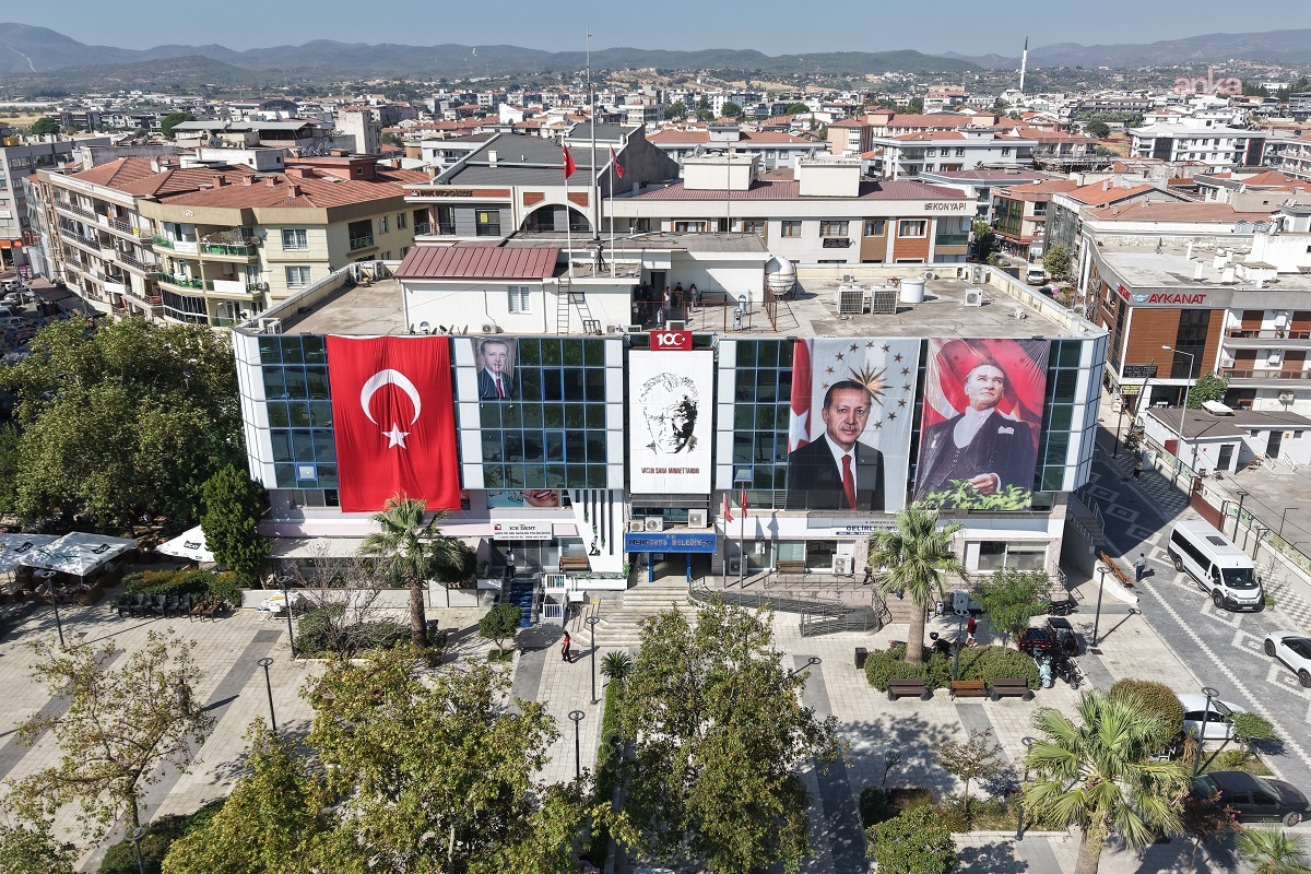 Menderes'te 30 Ağustos coşkusu: Kortej, halk oyunları ve konser