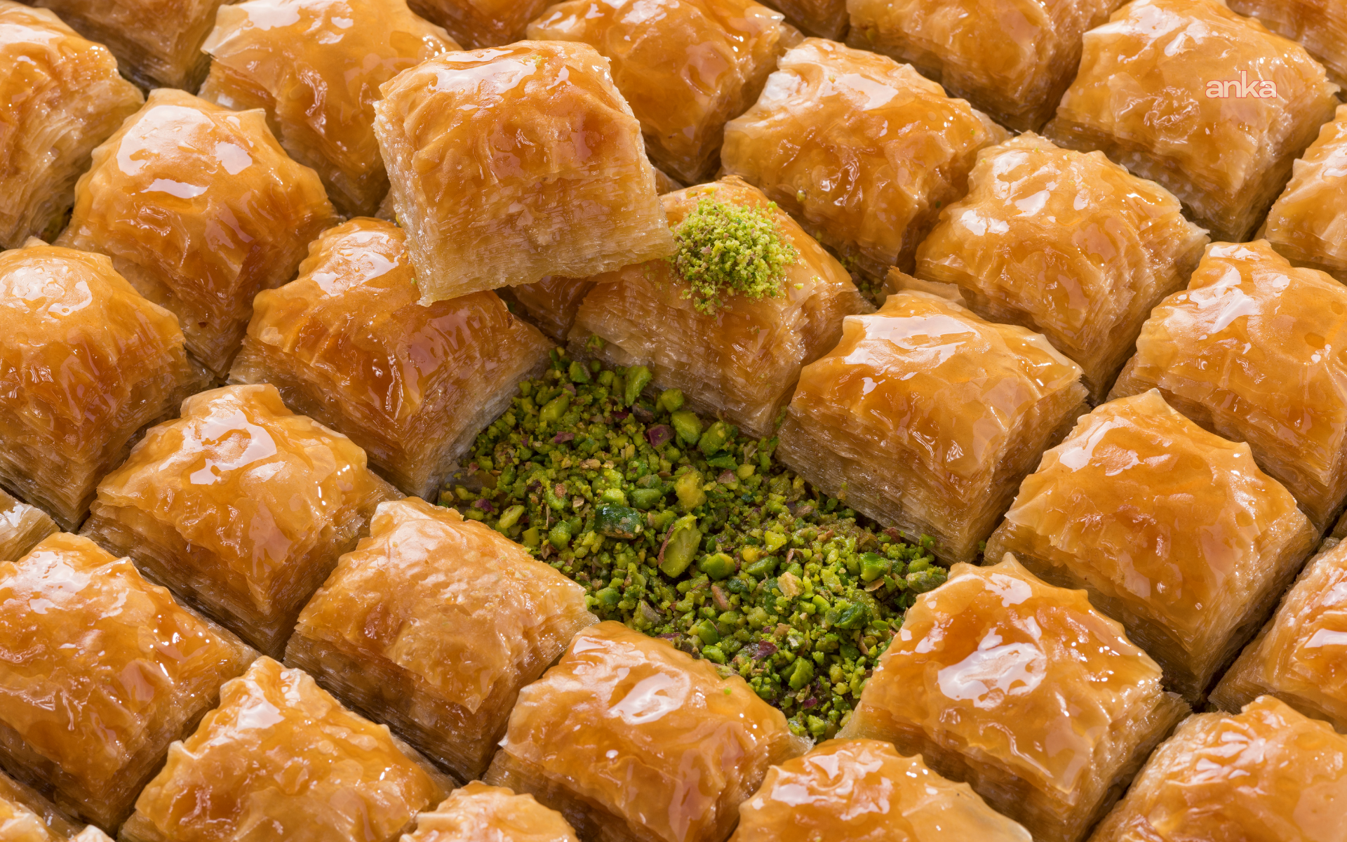 60 yıllık ünlü baklavacı Dolmacı: “Baklava satışı yüzde 35 düştü. Fıstıklı sarma yapmıyoruz, alacak adam yok"