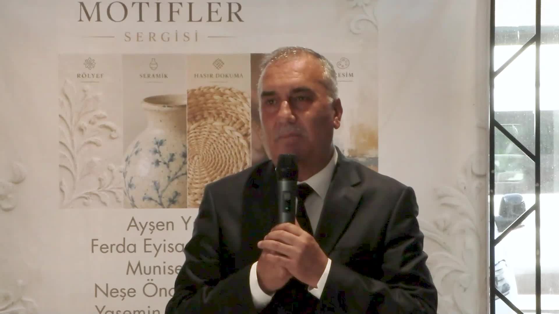 Muratpaşa'da "Zamansız Motifler" sanatseverlerle buluştu