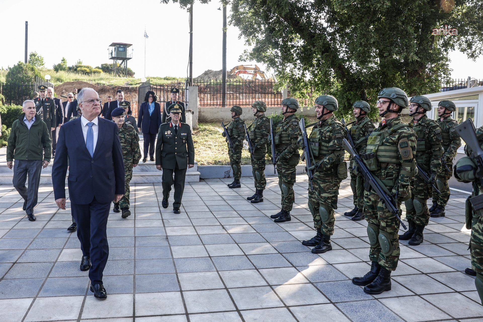 Yunanistan Cumhurbaşkanı Tasulas, Türkiye sınırına yürüdü: ’’Sınırlar müzakere edilemez’’