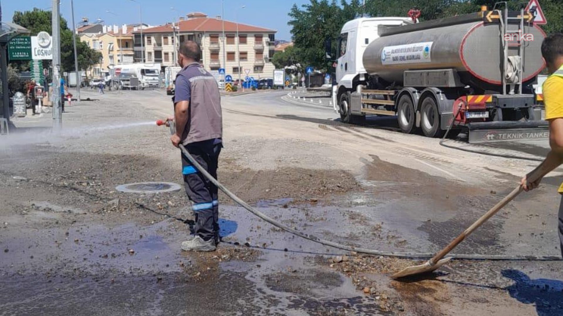 BASKİ'den Ayvalık’ta meydana gelen kanalizasyon hattı göçüğüne hızlı müdahale