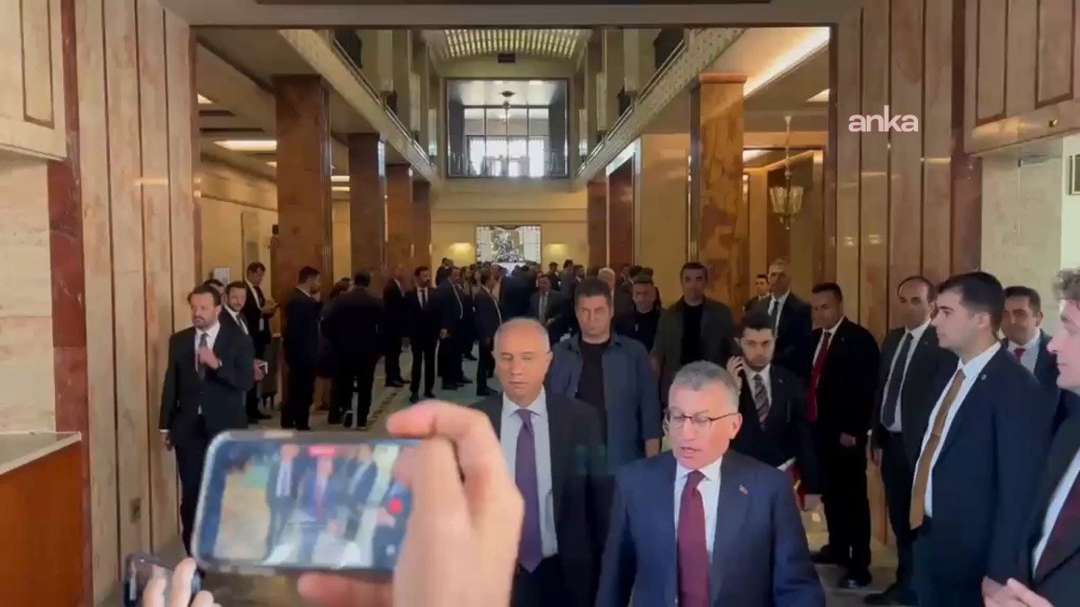 AK Parti'nin "çerçeve yasa"ya ilişkin kapalı grup toplantısı sona erdi