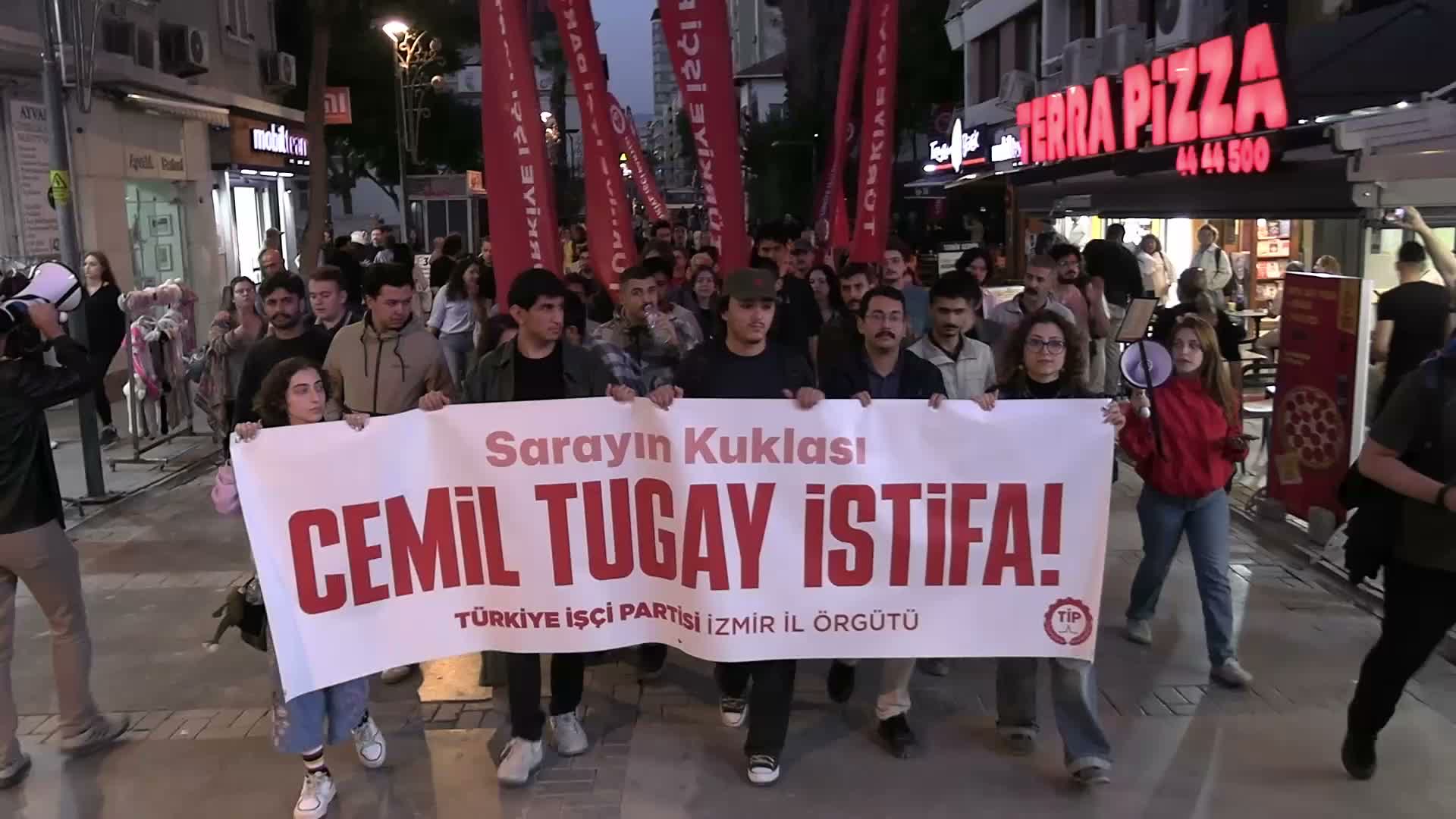 TİP İzmir’den Cemil Tugay’ın AK Parti’ye katılmasına tepki: Oyunu aldığı halkın umuduna pusu kurdu