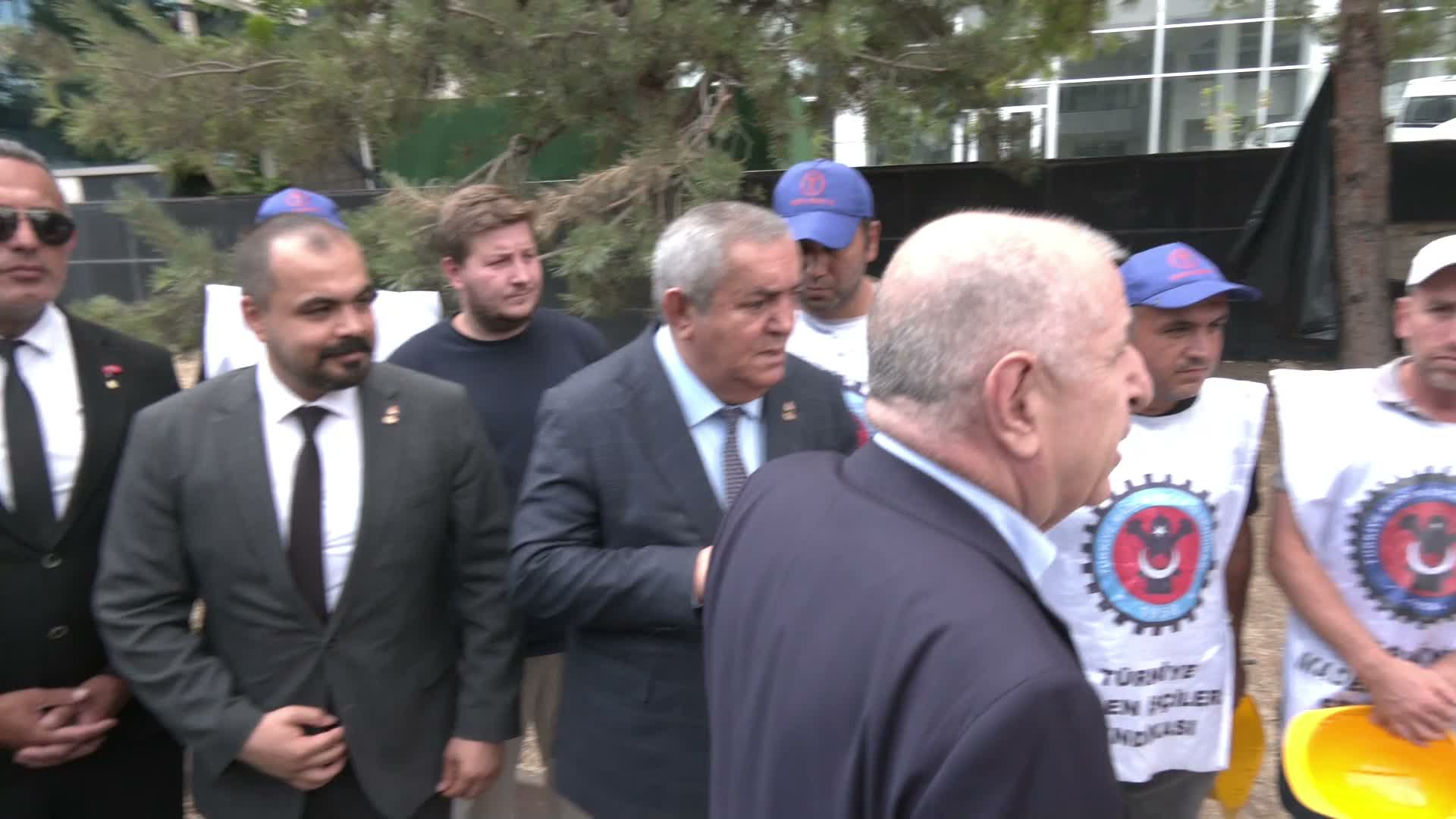 Ümit Özdağ'dan Yıldızlar SSS Holding önünde oturm…