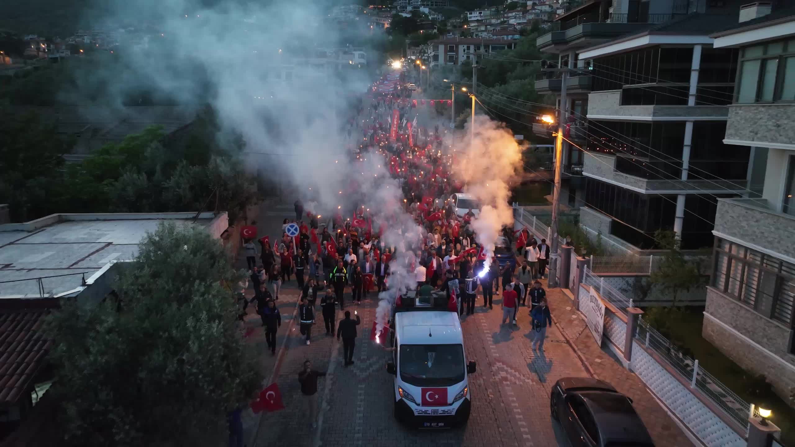 Edremit’te 19 Mayıs coşkusu meydanlara taşındı