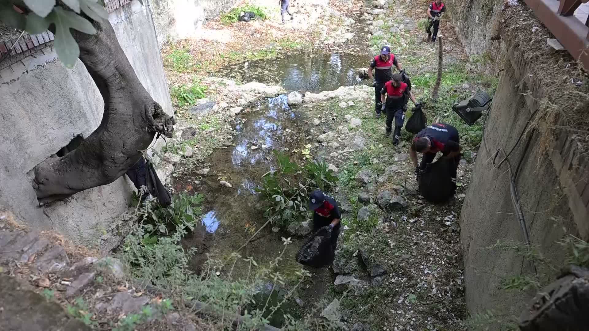 Manisa Büyükşehir Belediyesi'nden Çaybaşı Deresi’nde kış temizliği